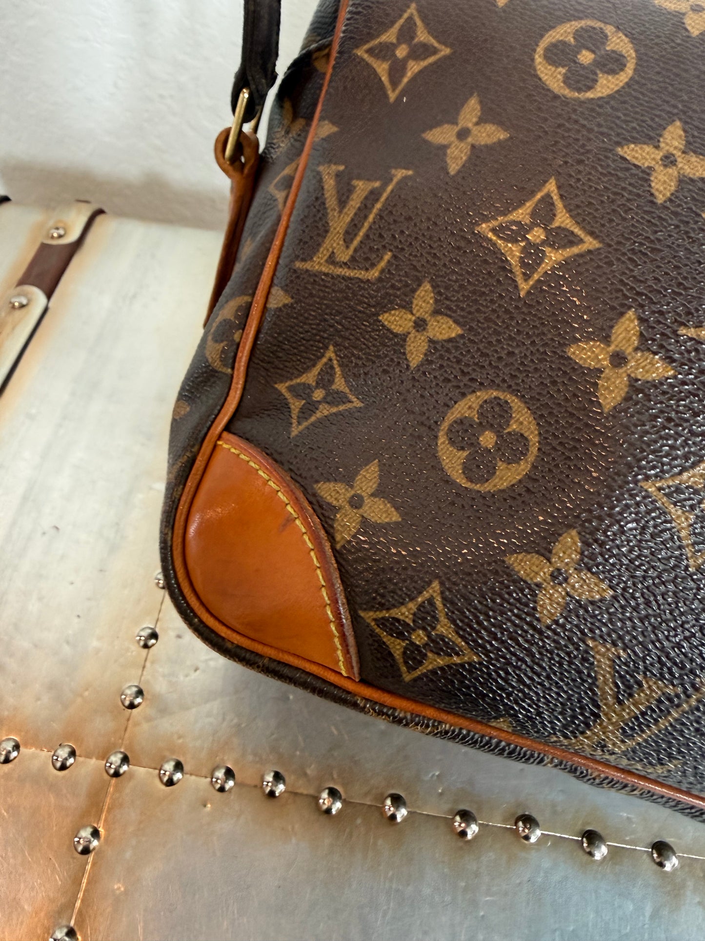 Pre-owned Louis Vuitton Nile PM Monogram Shoulder Bag/ Crossbody Bag