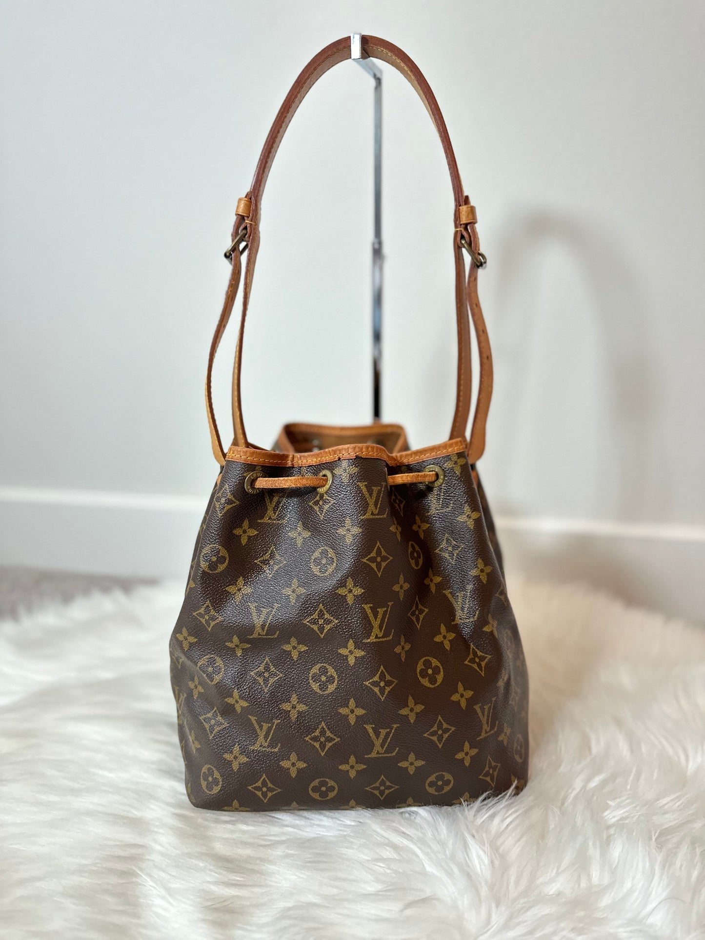 Pre-owned Authentic Louis Vuitton Petite Noe Monogram
Shoulder Bag