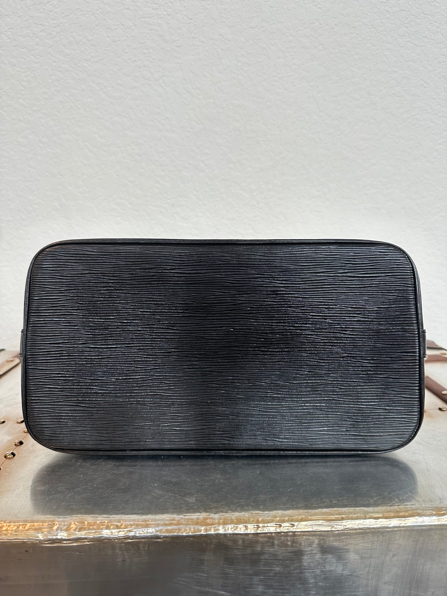 Pre-owned Authentic Louis Vuitton Alma PM Epi Black Handbag