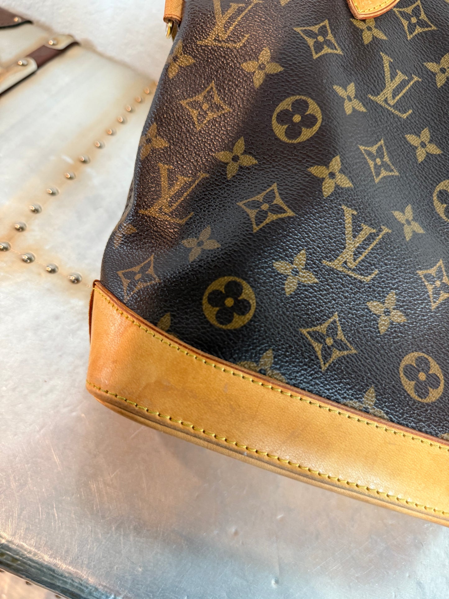 Pre-owned Authentic Louis Vuitton Lockit PM Monogram Handbag