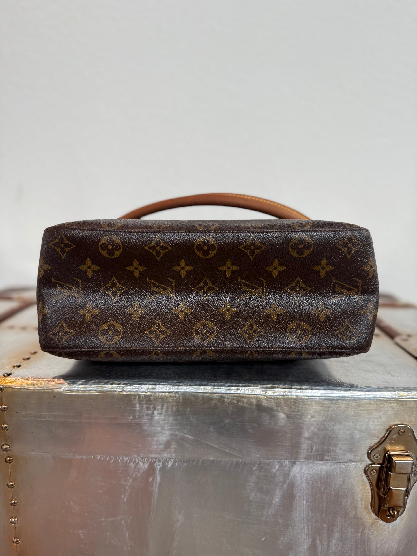 Pre-owned Authentic Louis Vuitton Looping GM Monogram Shoulder Bag