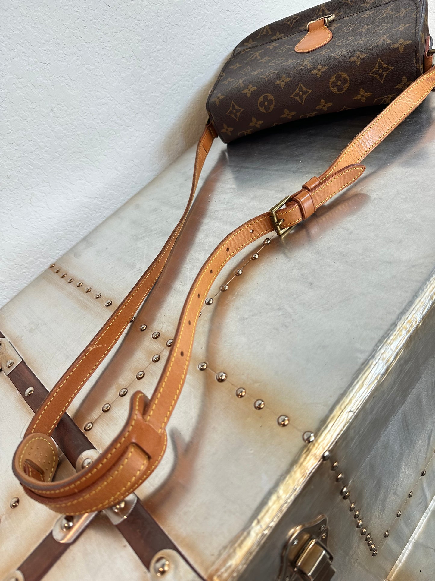 Pre-owned Authentic Louis Vuitton Saint Cloud GM Monogram Crossbody Bag