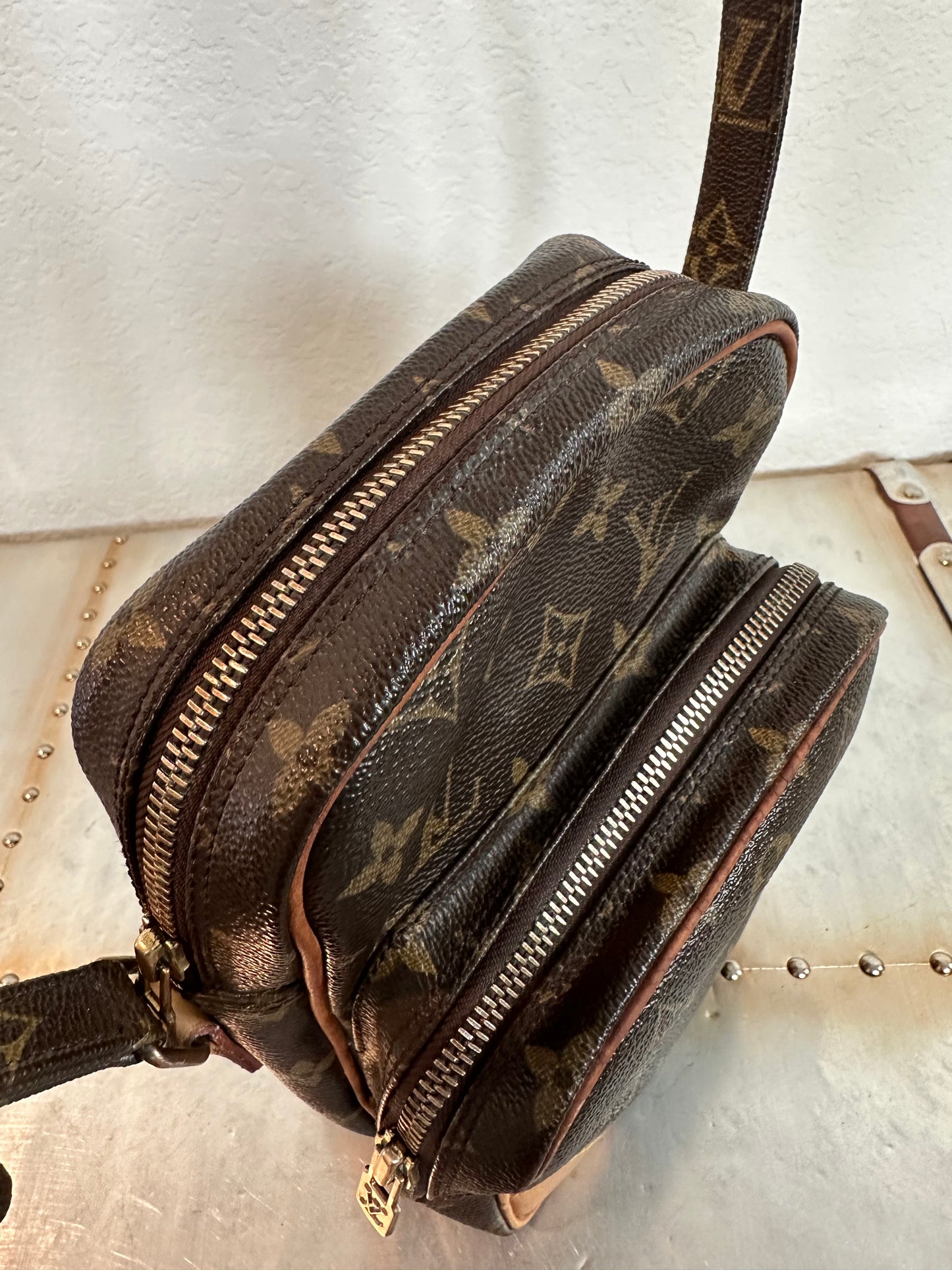 Pre-owned Authentic Louis Vuitton Amazon Monogram Crossbody Bag