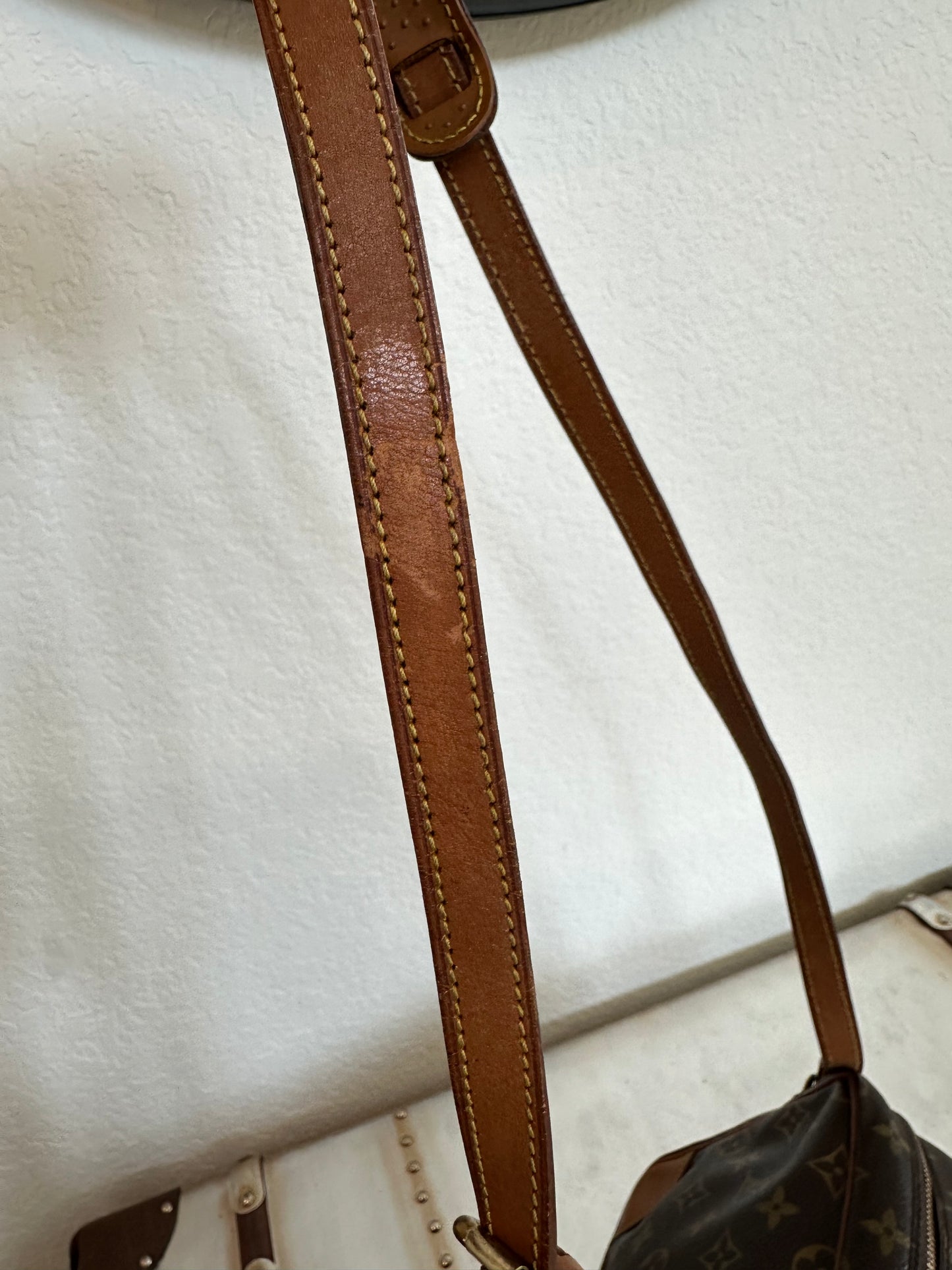 Pre-owned Authentic Louis Vuitton Trocadero 27 Monogram Crossbody Bag