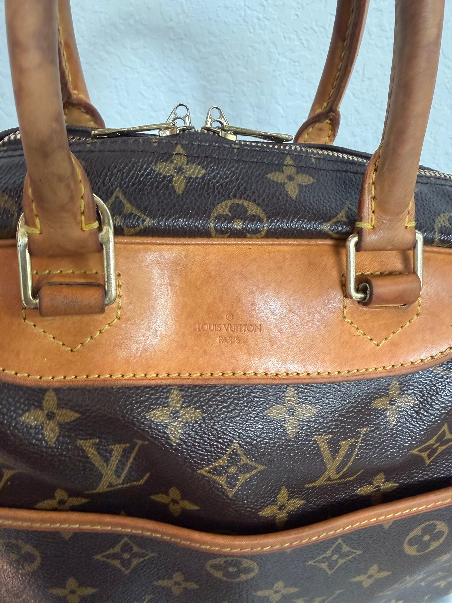 Pre-owned Authentic Louis Vuitton Deauville Monogram Handbag