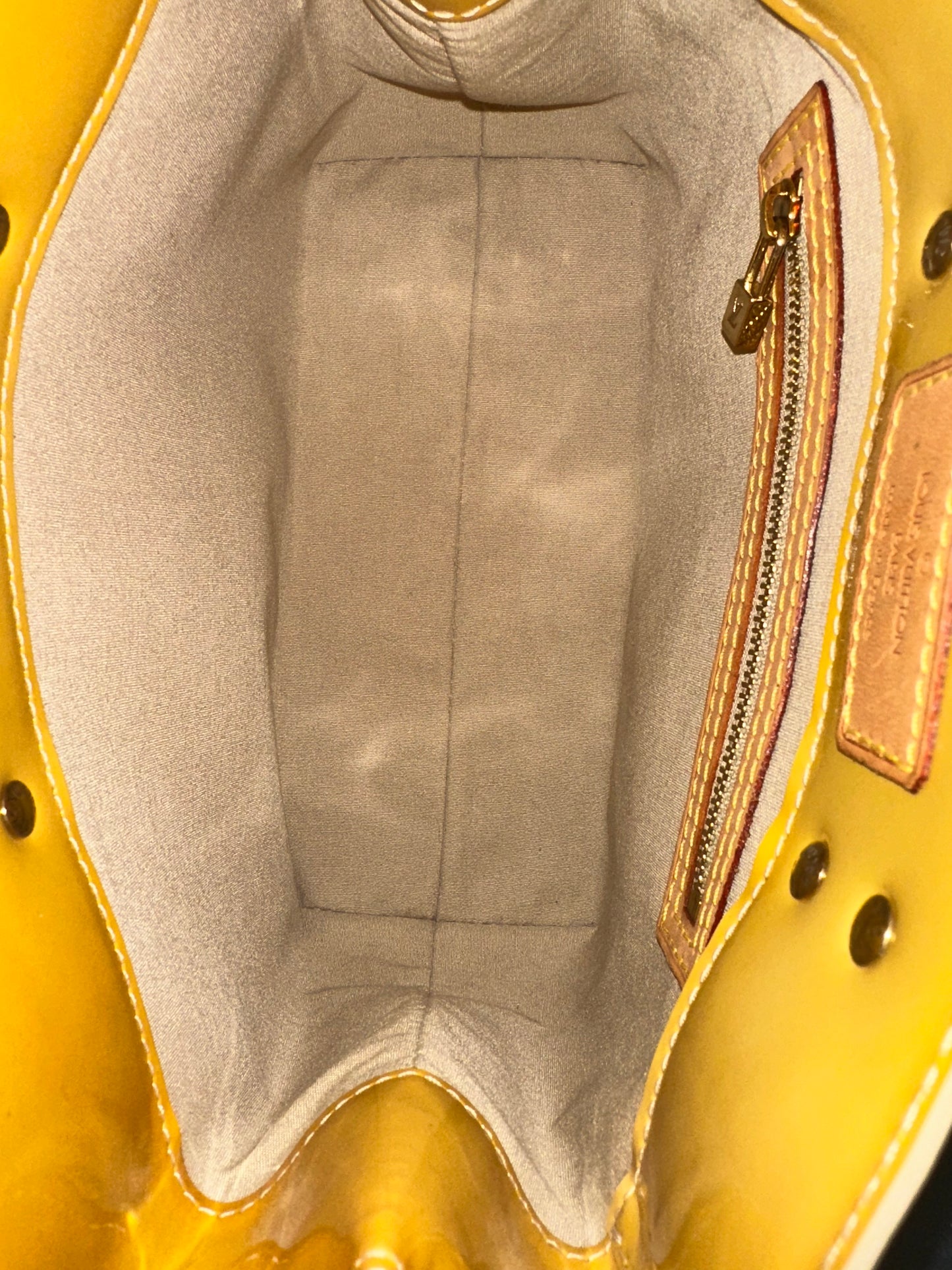Pre-owned Authentic Louis Vuitton Reade PM Vernis Handbag