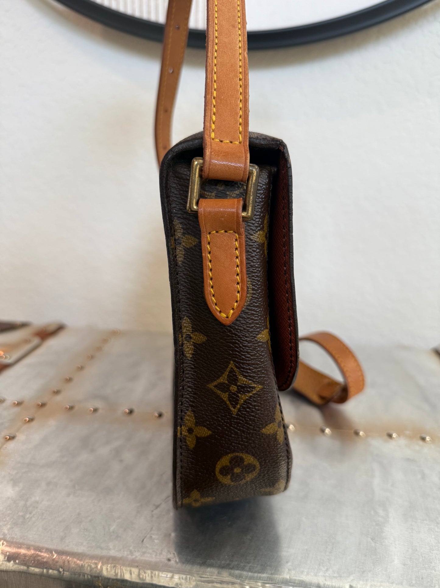Pre-owned Authentic Louis Vuitton Saint Cloud MM Monogram Shoulder / Crossbody Bag