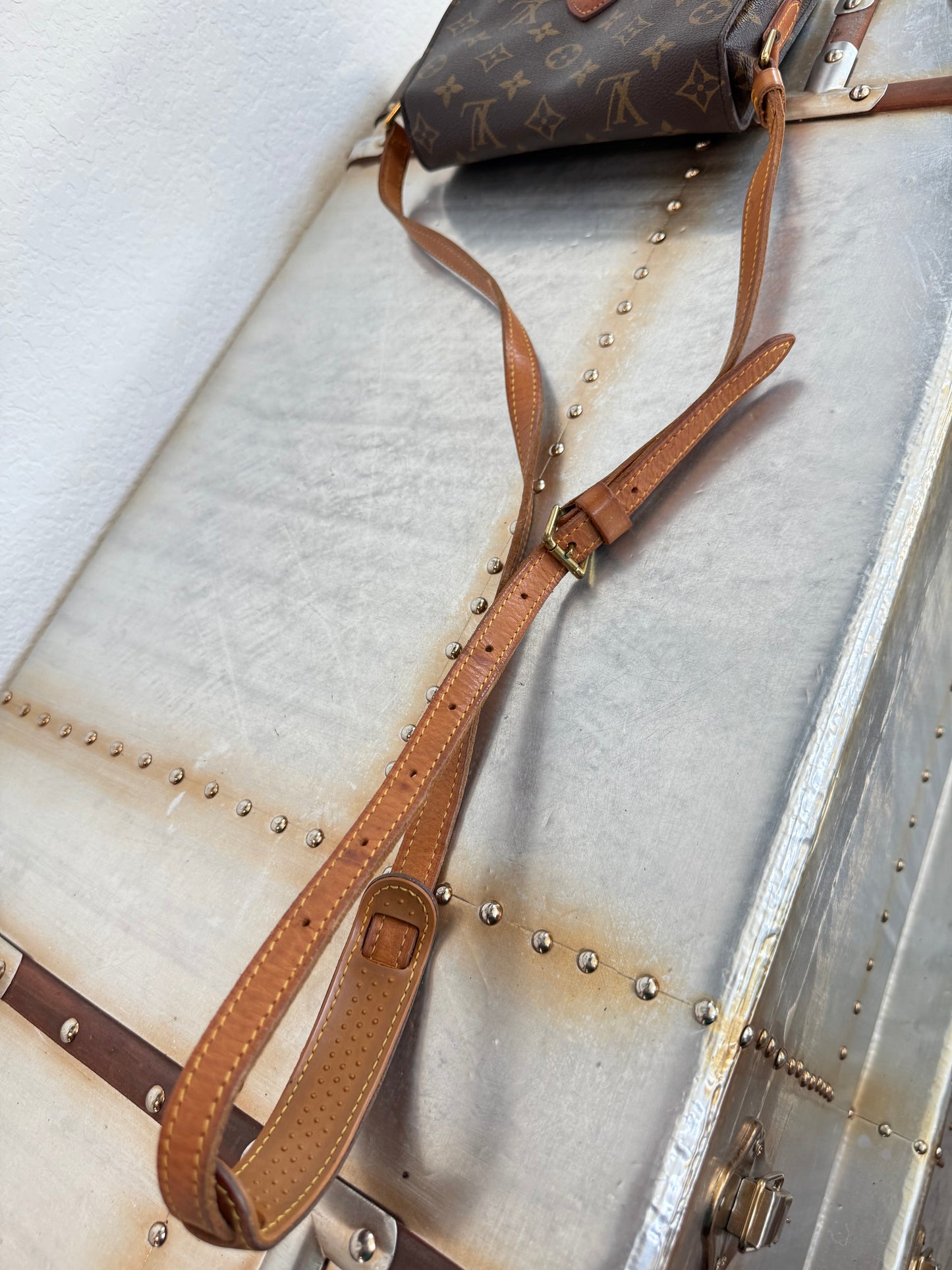 Pre-owned Authentic Louis Vuitton Saint Cloud MM Monogram Shoulder / Crossbody Bag
