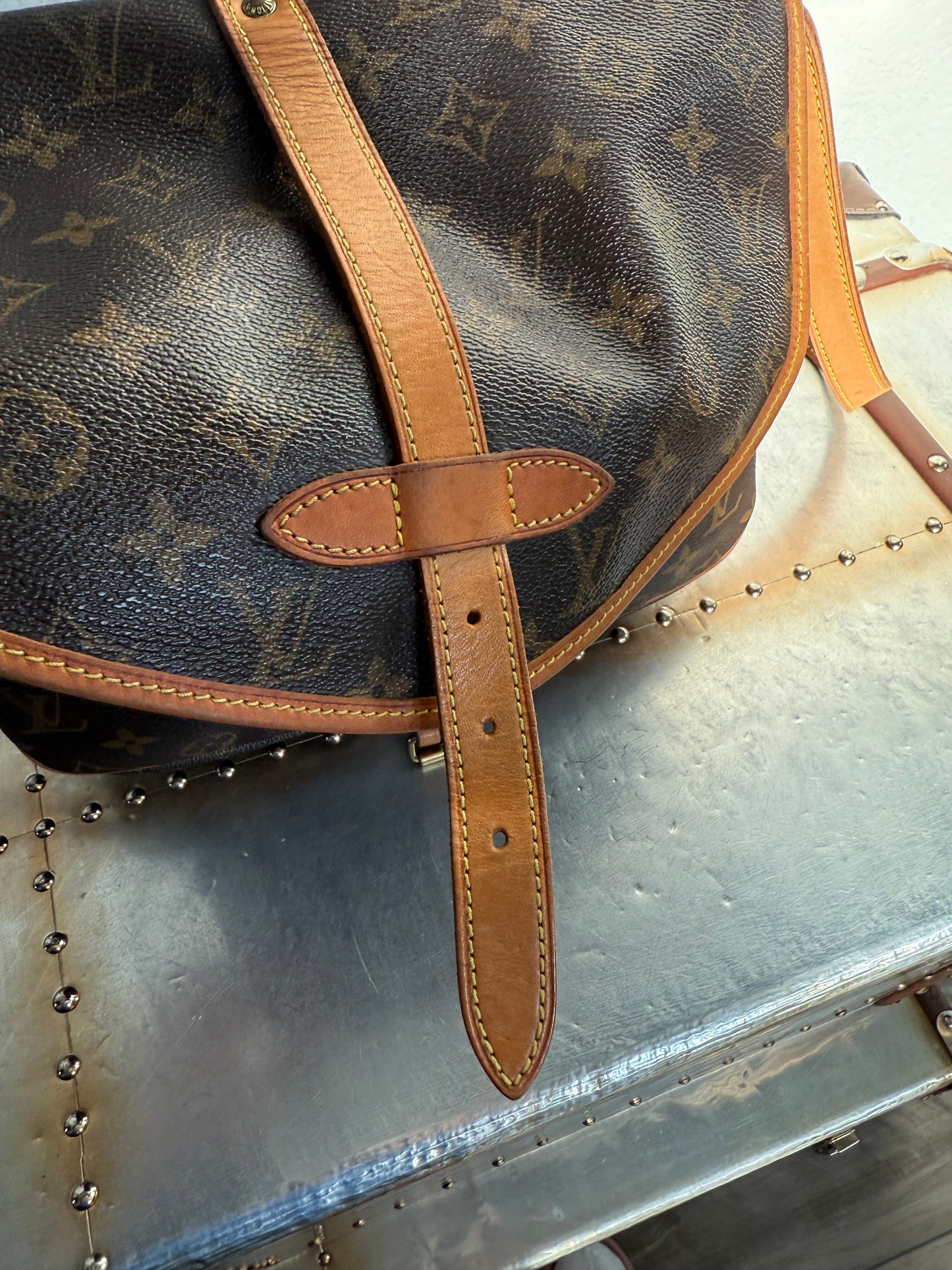Pre-owned Authentic Louis Vuitton Saumur 30 Monogram Crossbody Bag