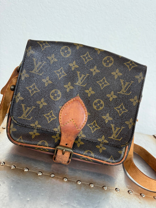 Pre-owned Louis Vuitton Cartouchiere MM Monogram Shoulder / Crossbody Bag