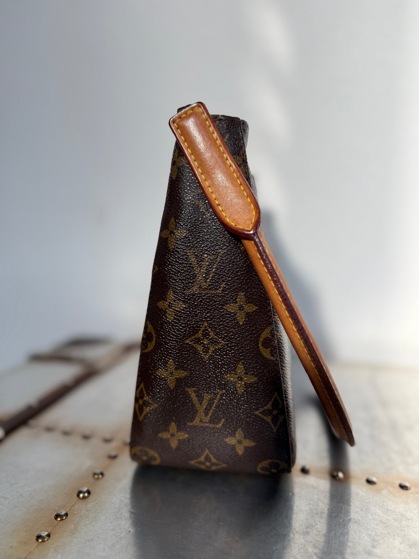 Pre-owned Authentic Louis Vuitton Looping MM Monogram Shoulder Bag