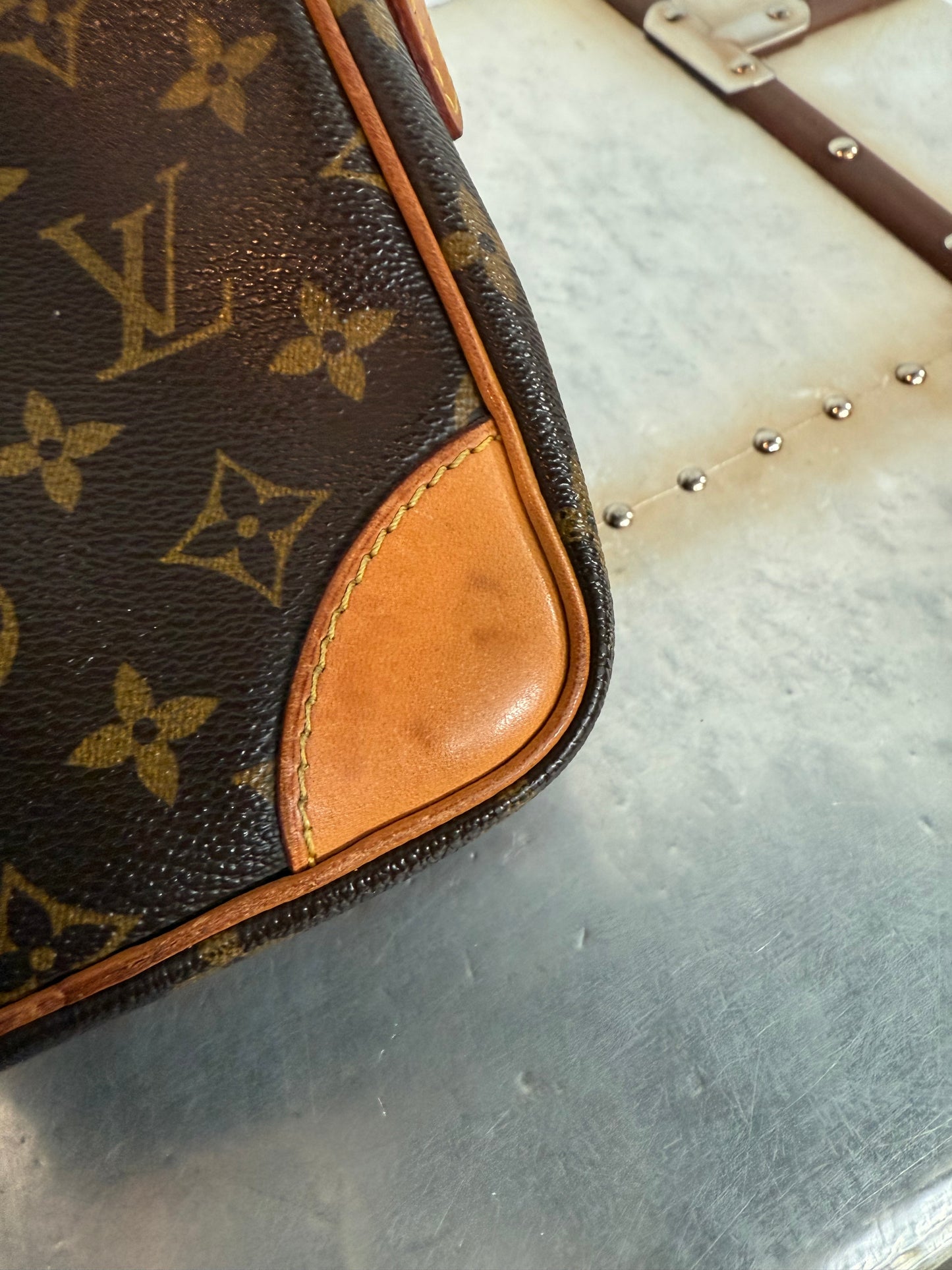 Pre-owned Authentic Louis Vuitton Amazon Monogram Crossbody Bag