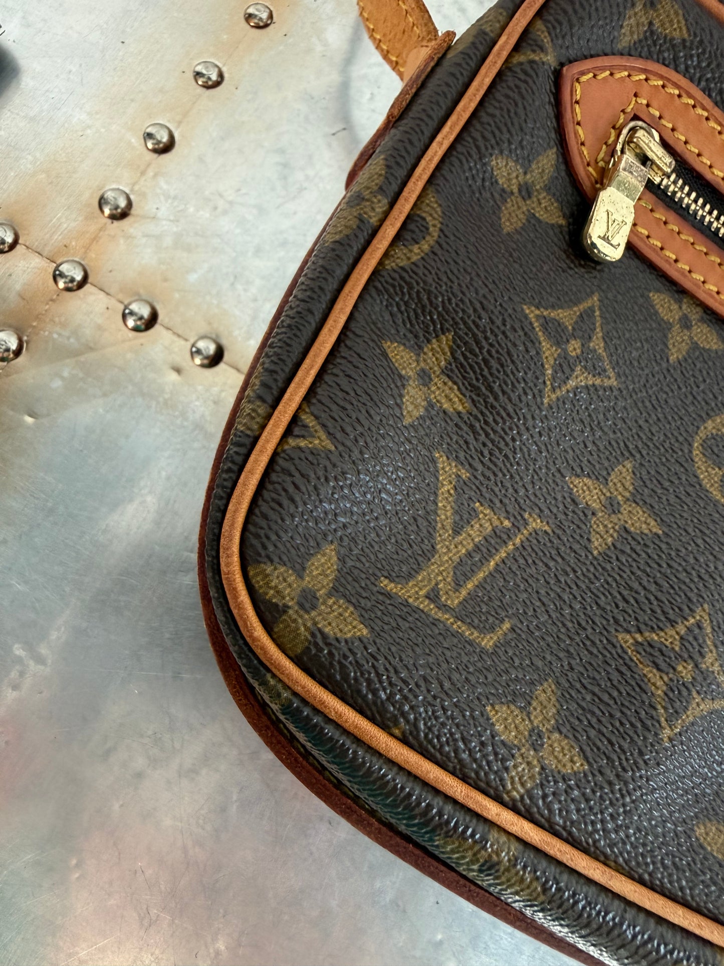 Pre-owned Louis Vuitton Saint Germain 24 Monogram Crossbody / Shoulder Bag