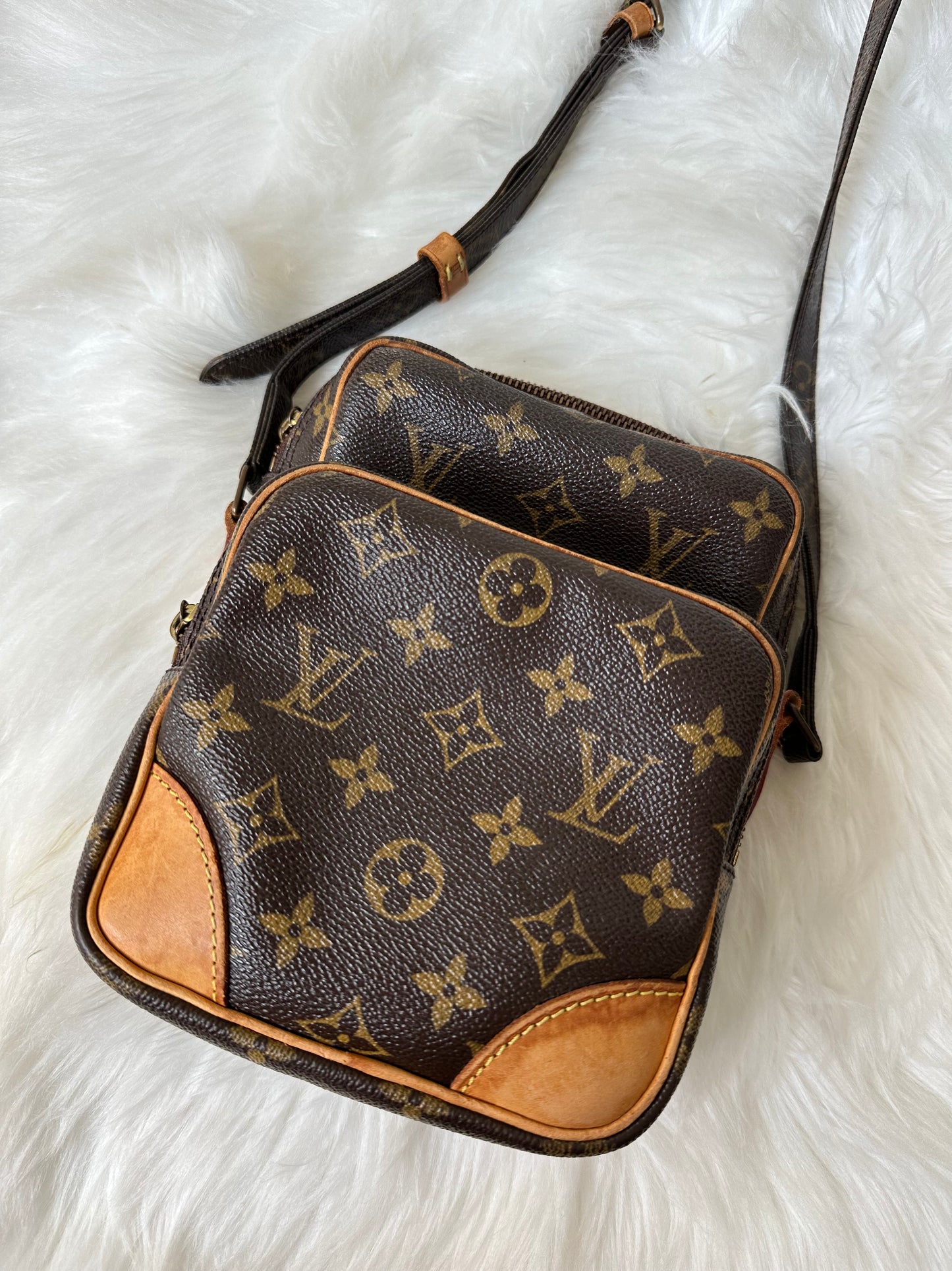 Pre-owned Authentic Louis Vuitton Amazon Monogram Crossbody Bag