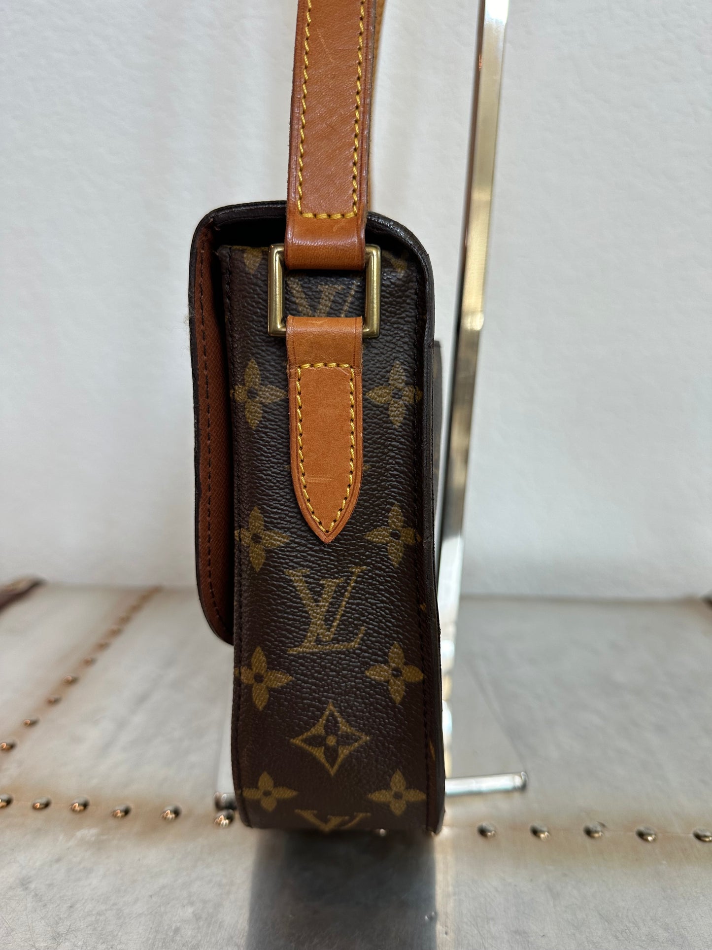 Pre-owned Authentic Louis Vuitton Saint Cloud GM Monogram Crossbody Bag