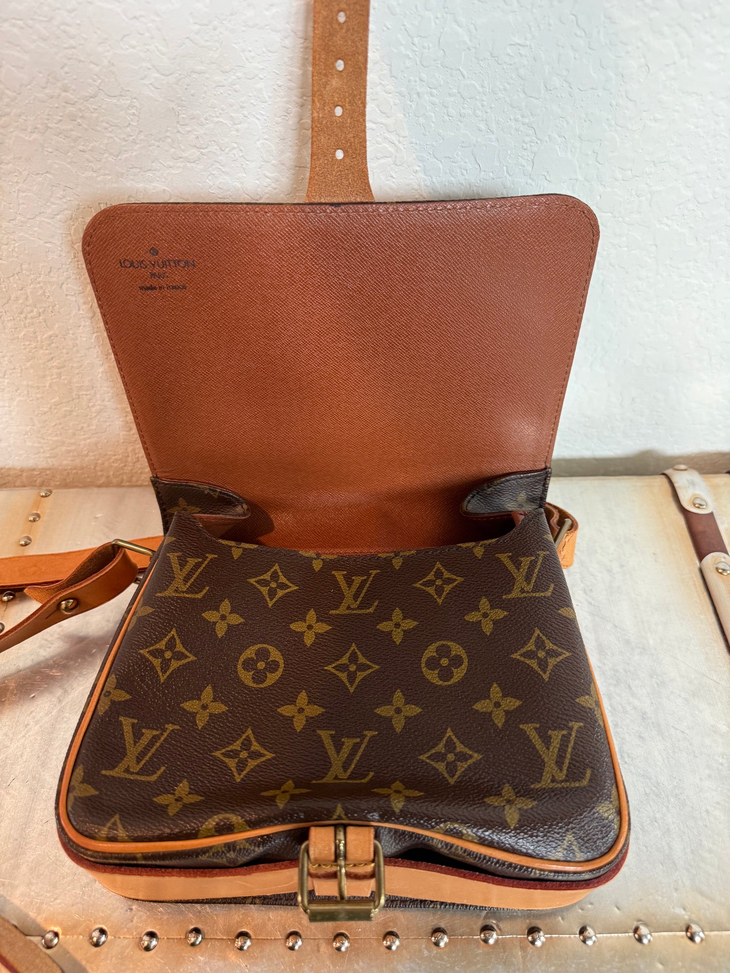 Pre-owned Louis Vuitton Cartouchiere MM Monogram Shoulder / Crossbody Bag