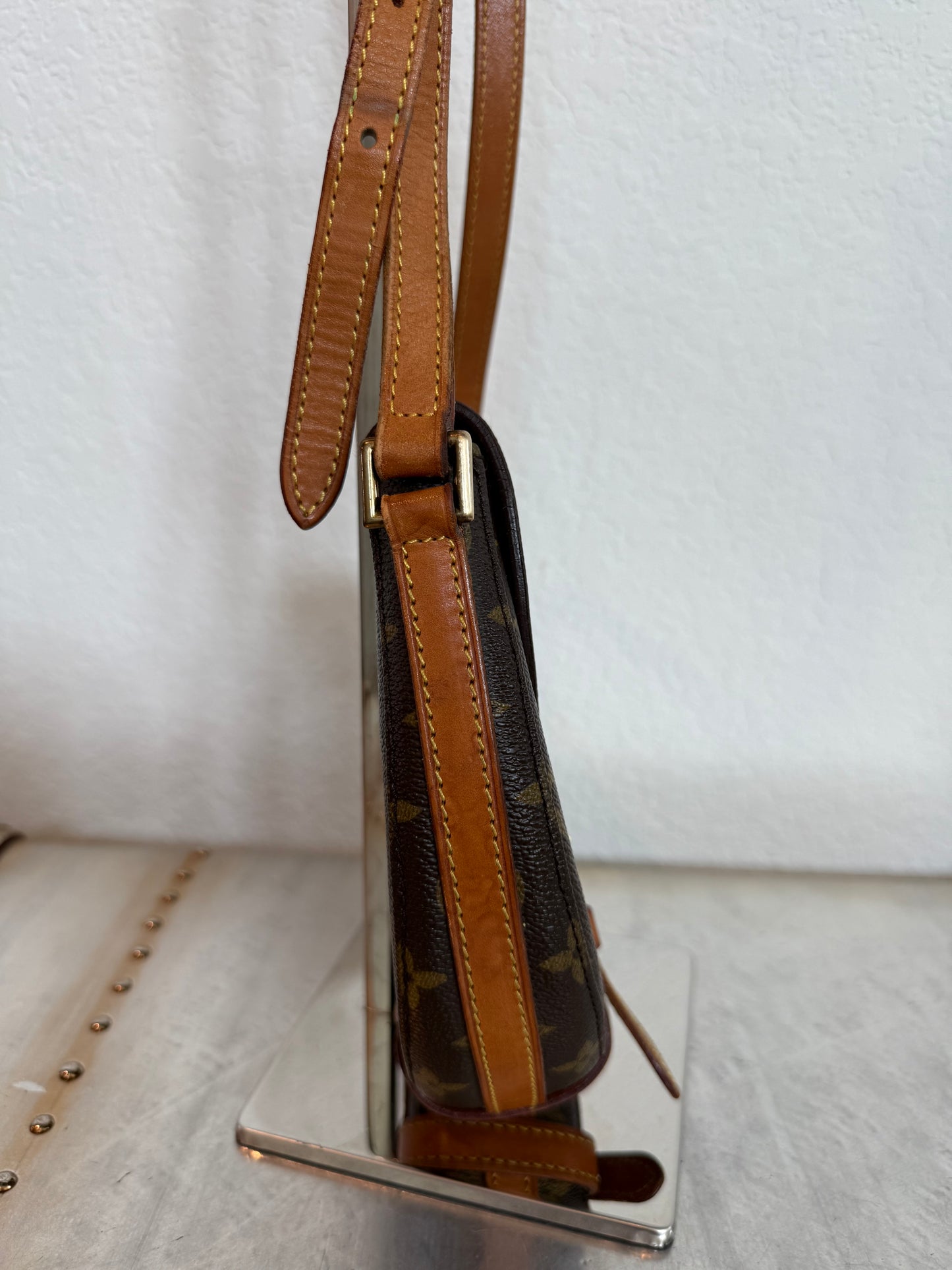 Pre-owned Authentic Louis Vuitton Chantilly PM Monogram Crossbody Bag