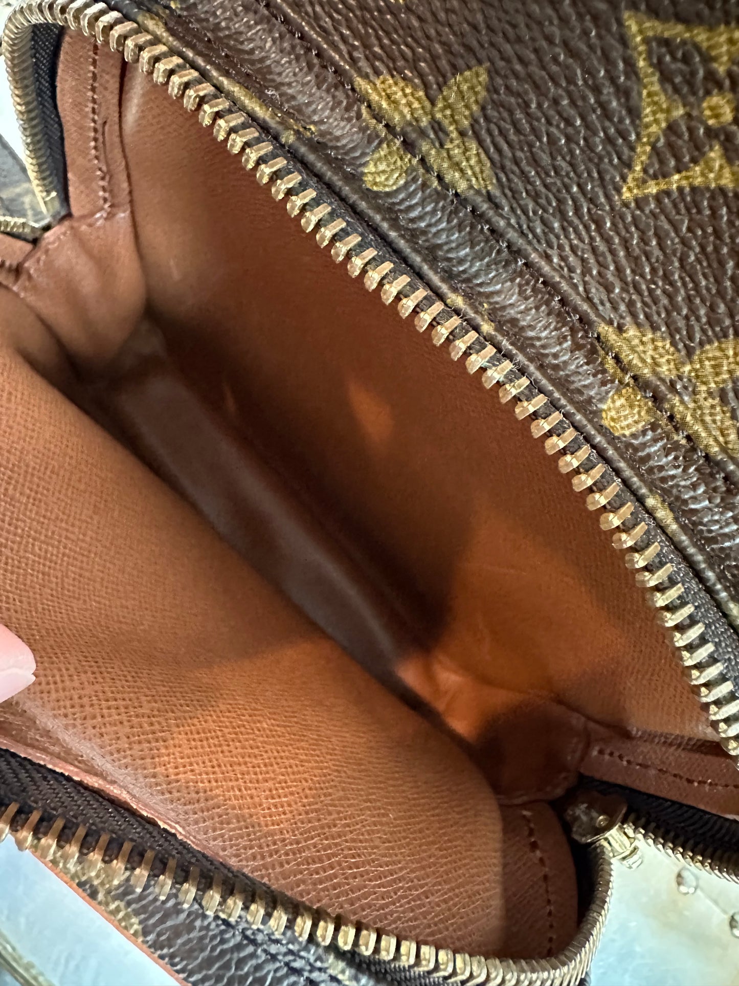 Pre-owned Authentic Louis Vuitton Amazon Monogram Crossbody Bag