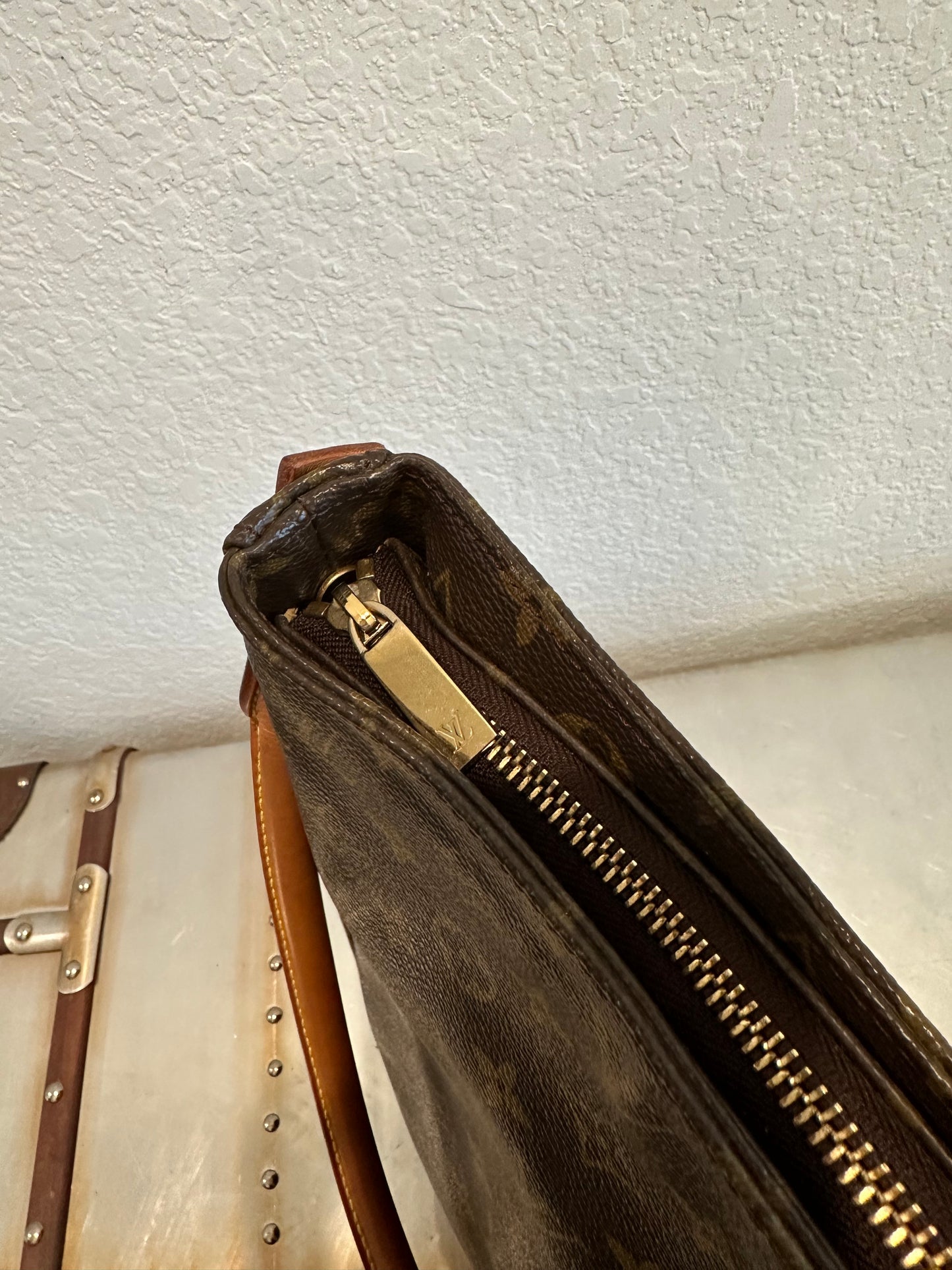 Pre-owned Authentic Louis Vuitton Looping GM Monogram Shoulder Bag