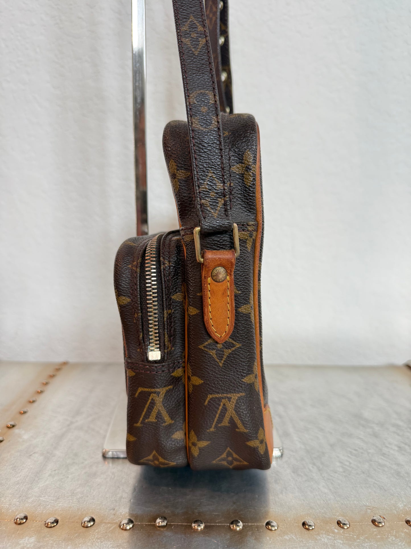 Pre-owned Authentic Louis Vuitton Amazon Monogram Crossbody Bag
