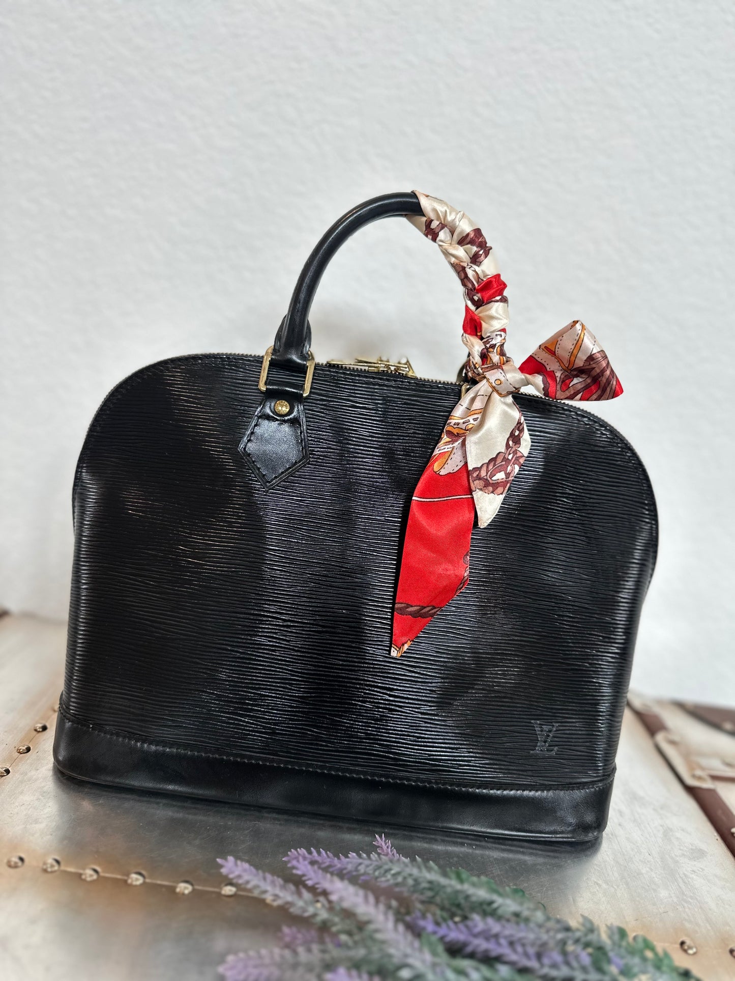 Pre-owned Authentic Louis Vuitton Alma PM Epi Black Handbag