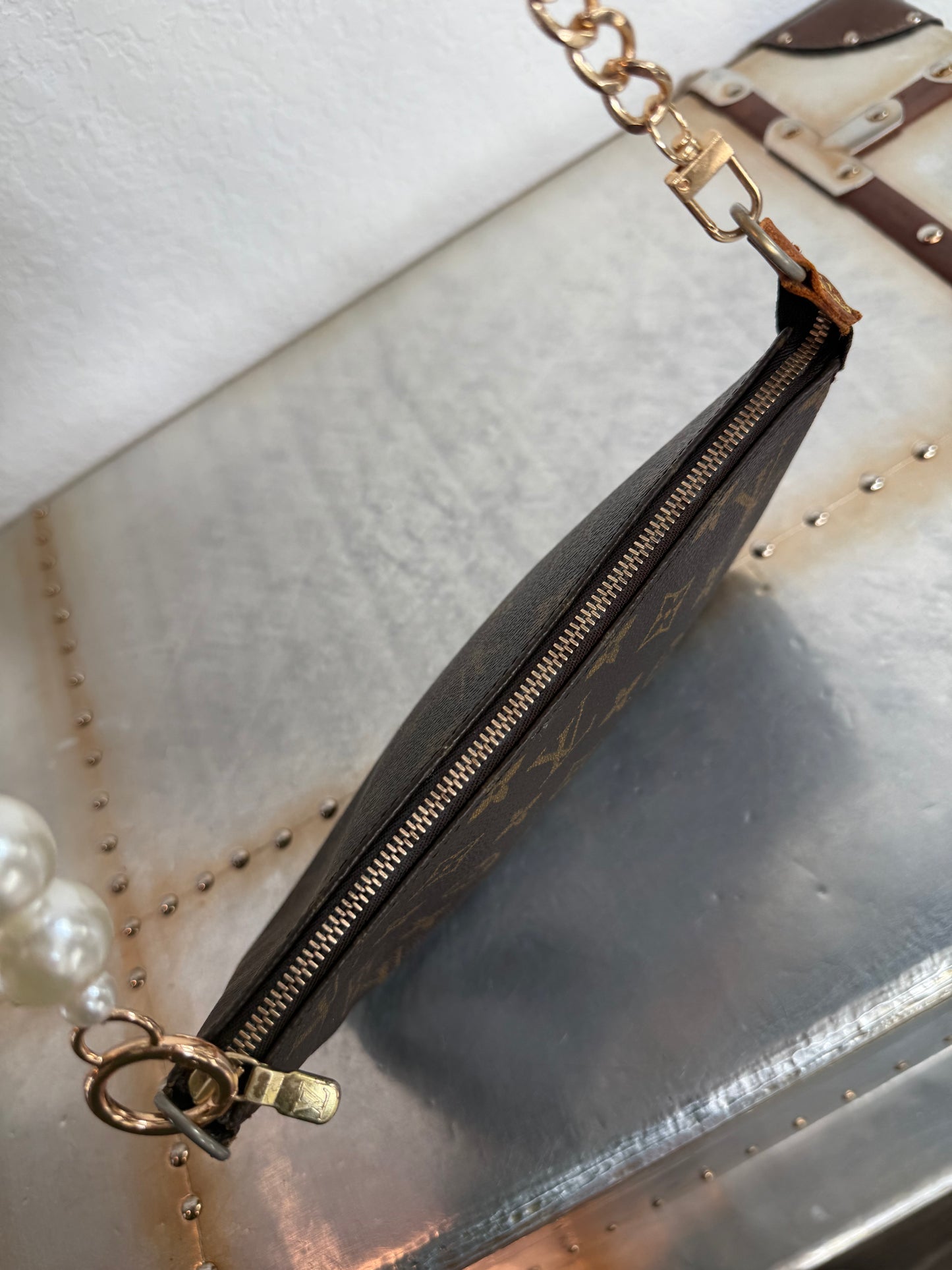 Pre-owned Authentic Louis Vuitton Pochette Accessoires Monogram Shoulder / Handbag