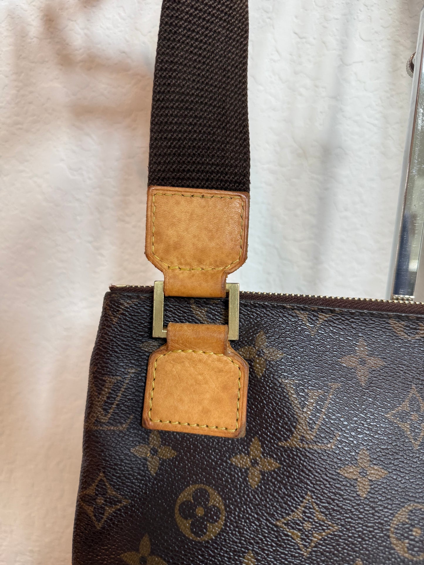 Pre-owned Authentic Louis Vuitton Pochette Bosphore Monogram Shoulder / Crossbody Bag