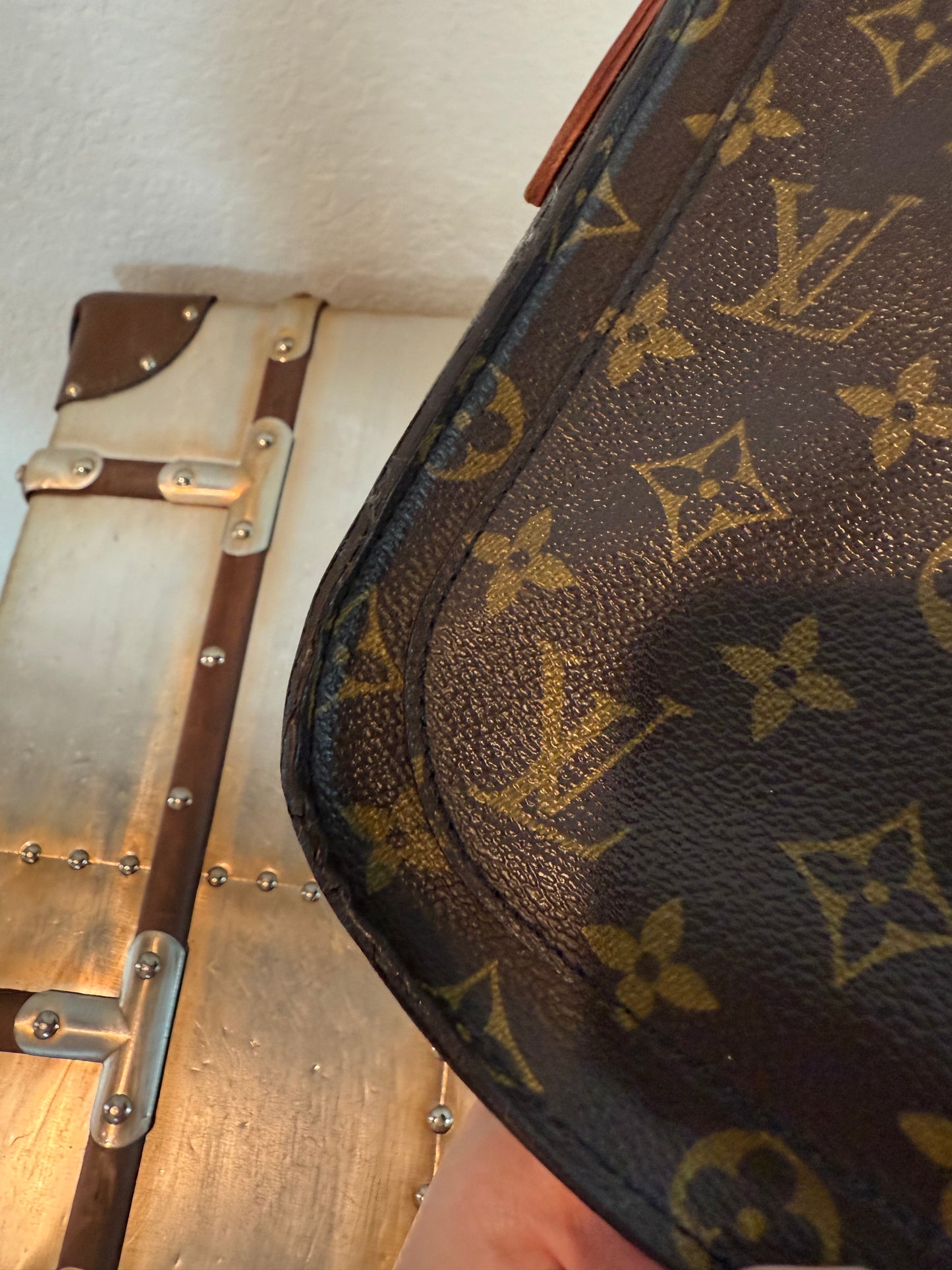 Pre-owned Authentic Louis Vuitton Saint Cloud GM Monogram Crossbody Bag