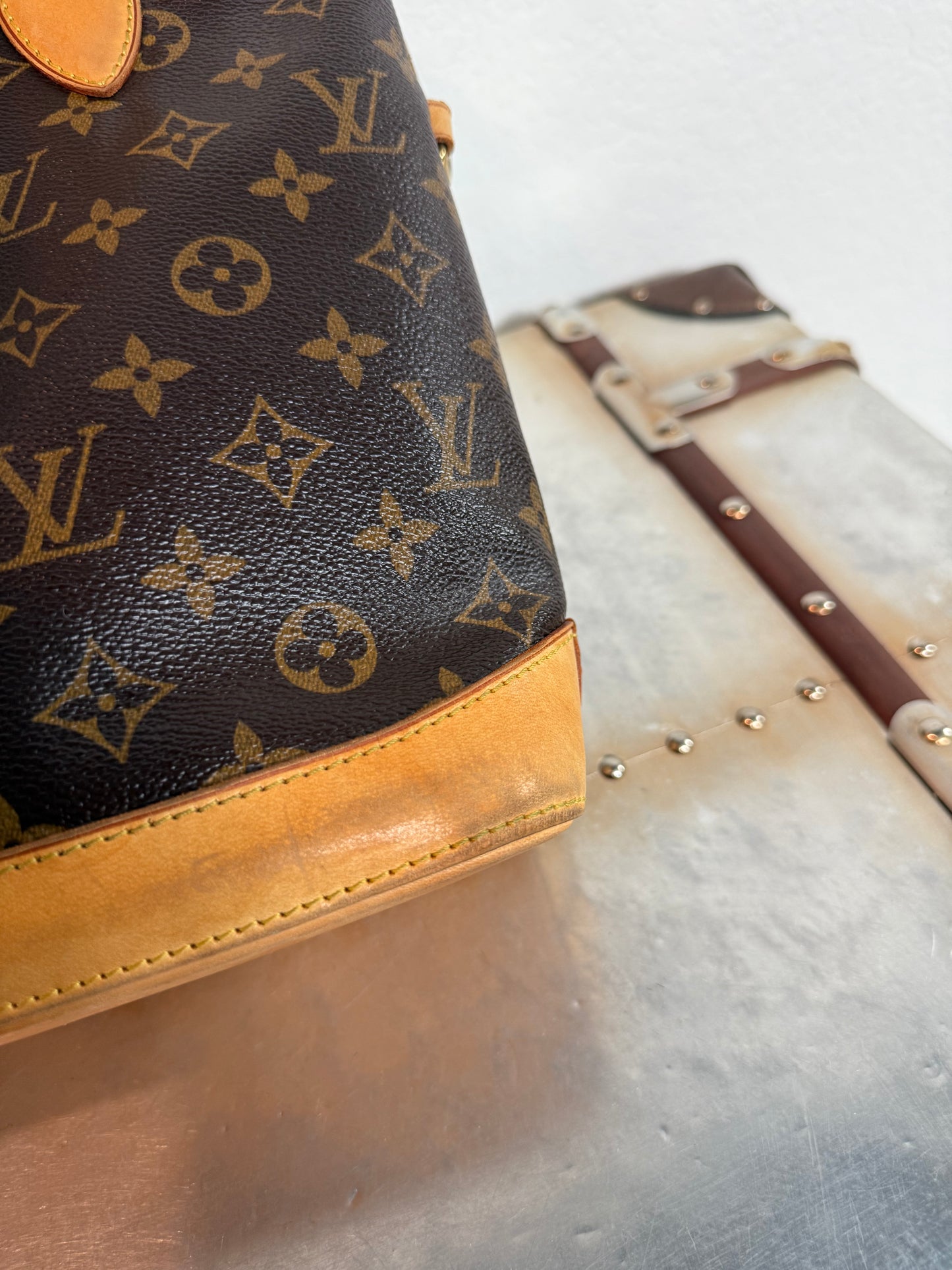 Pre-owned Authentic Louis Vuitton Lockit PM Monogram Handbag