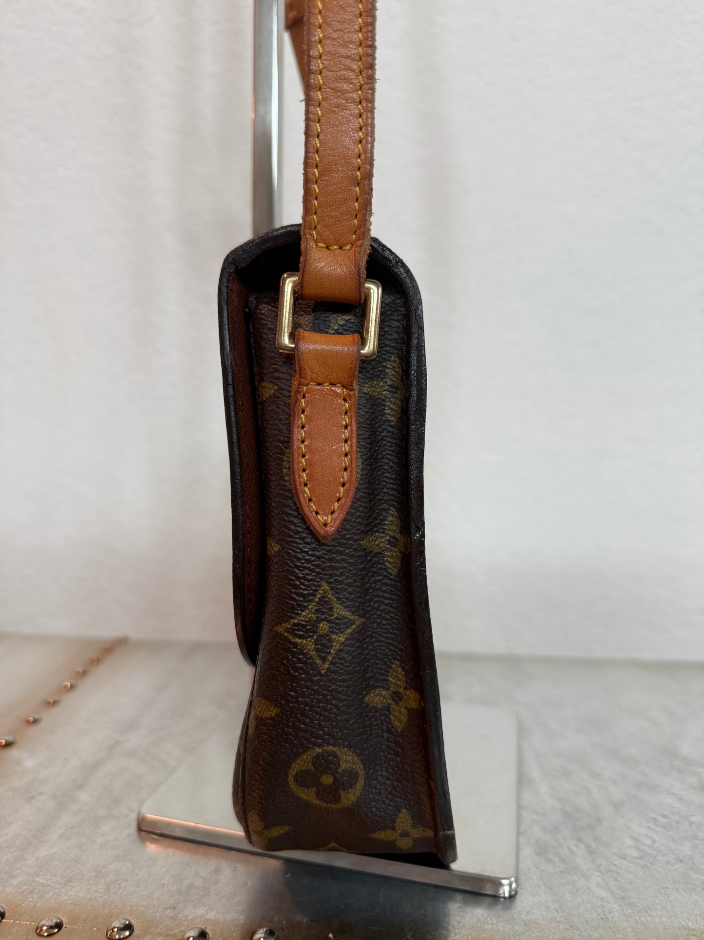 Pre-owned Authentic Louis Vuitton Saint Cloud MM Monogram Shoulder / Crossbody Bag