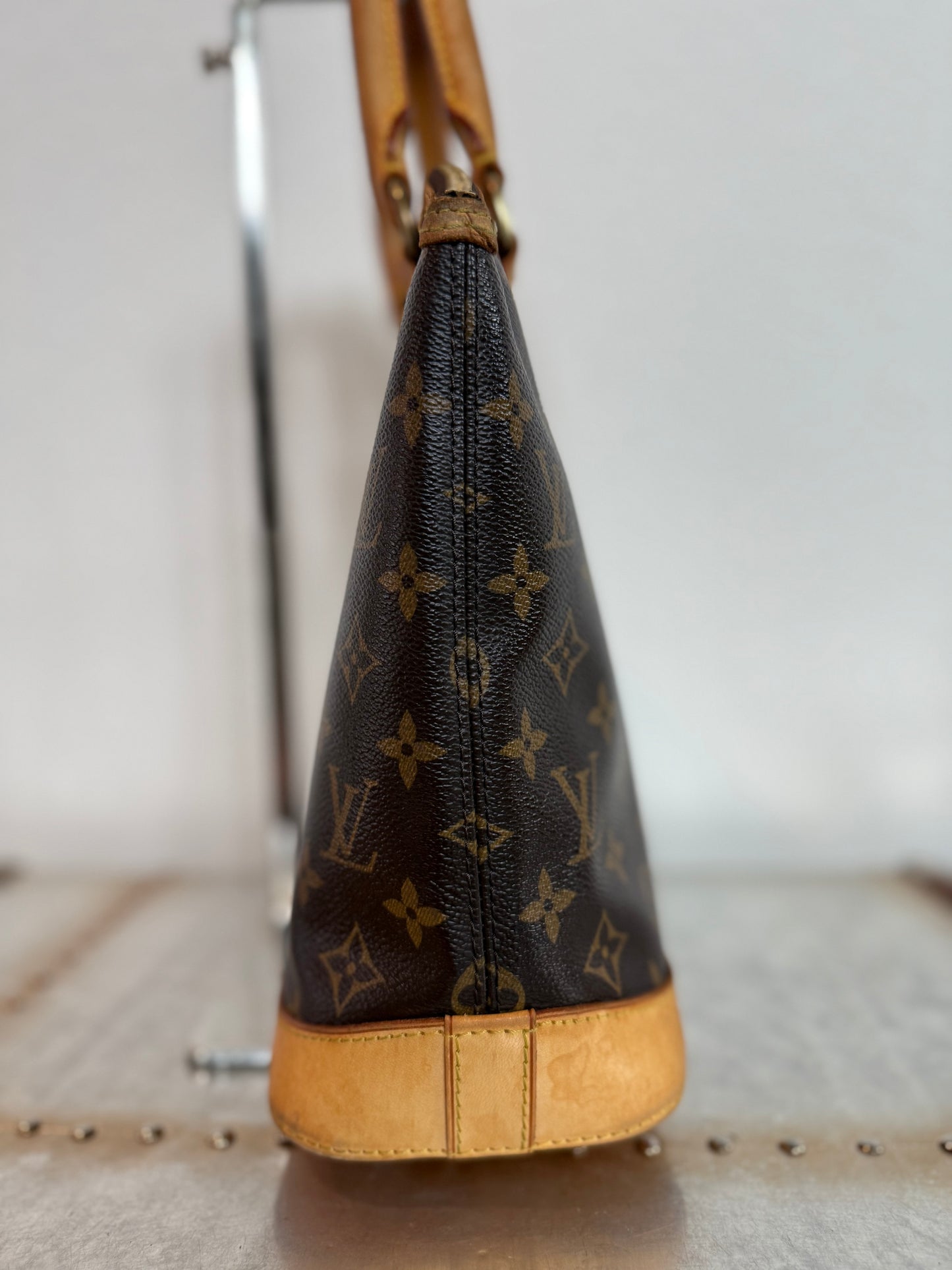 Pre-owned Authentic Louis Vuitton Lockit PM Monogram Handbag