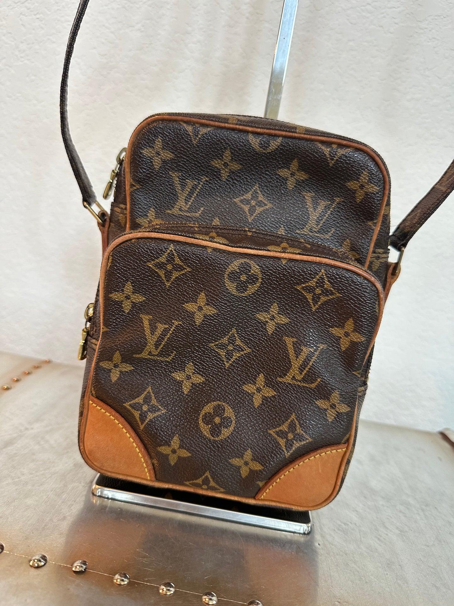 Pre-owned Authentic Louis Vuitton Amazon Monogram Crossbody Bag