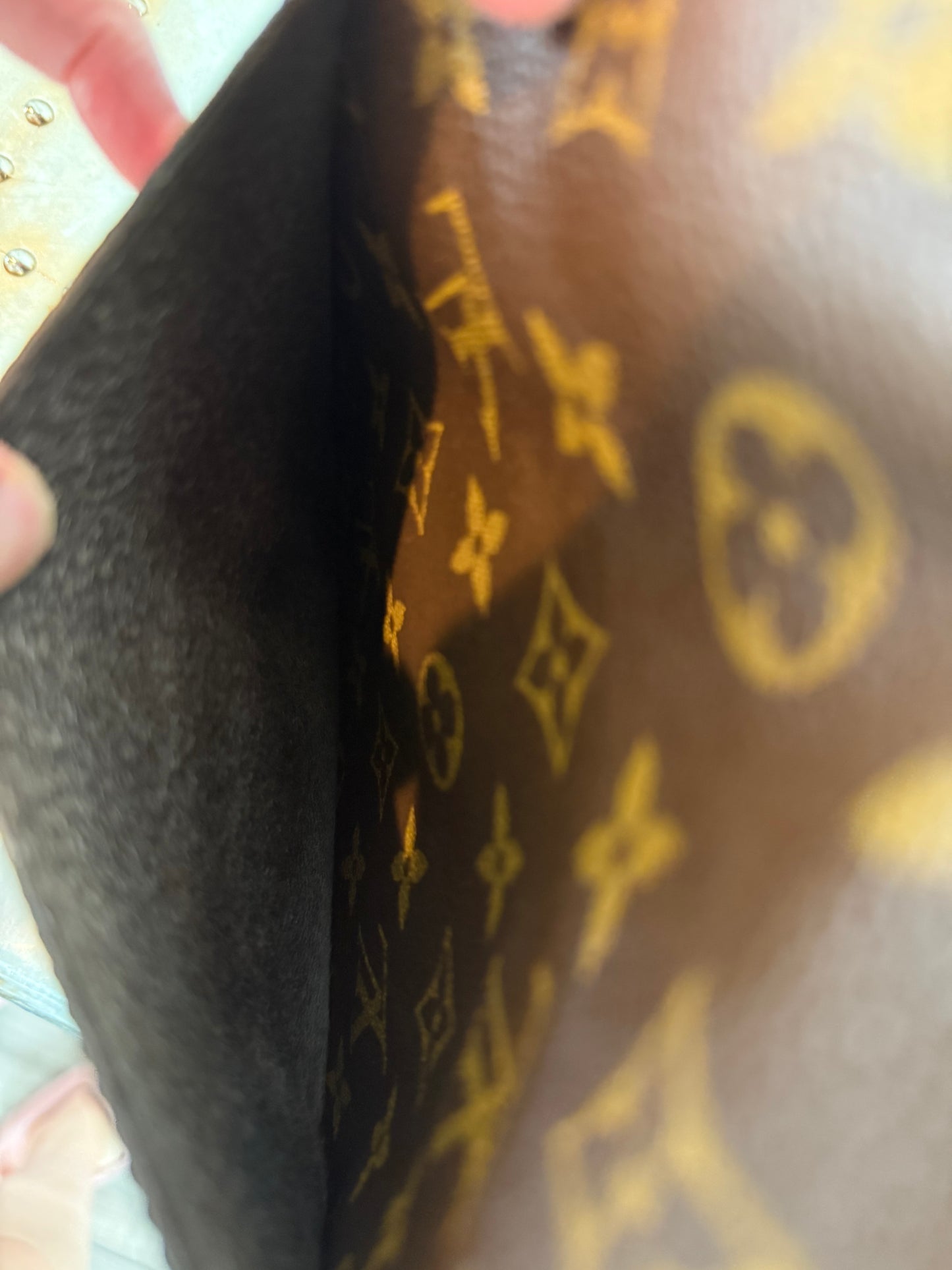 Pre-owned Authentic Louis Vuitton Saint Cloud MM Monogram Shoulder / Crossbody Bag