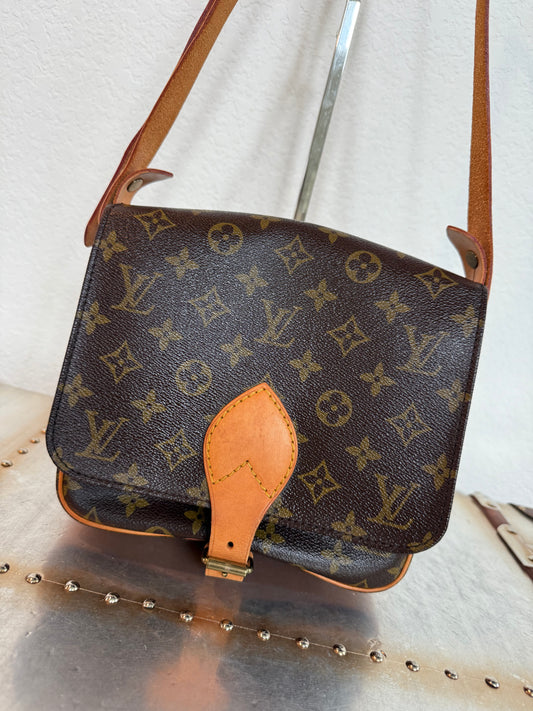 Pre-owned Louis Vuitton Cartouchiere MM Monogram Shoulder / Crossbody Bag