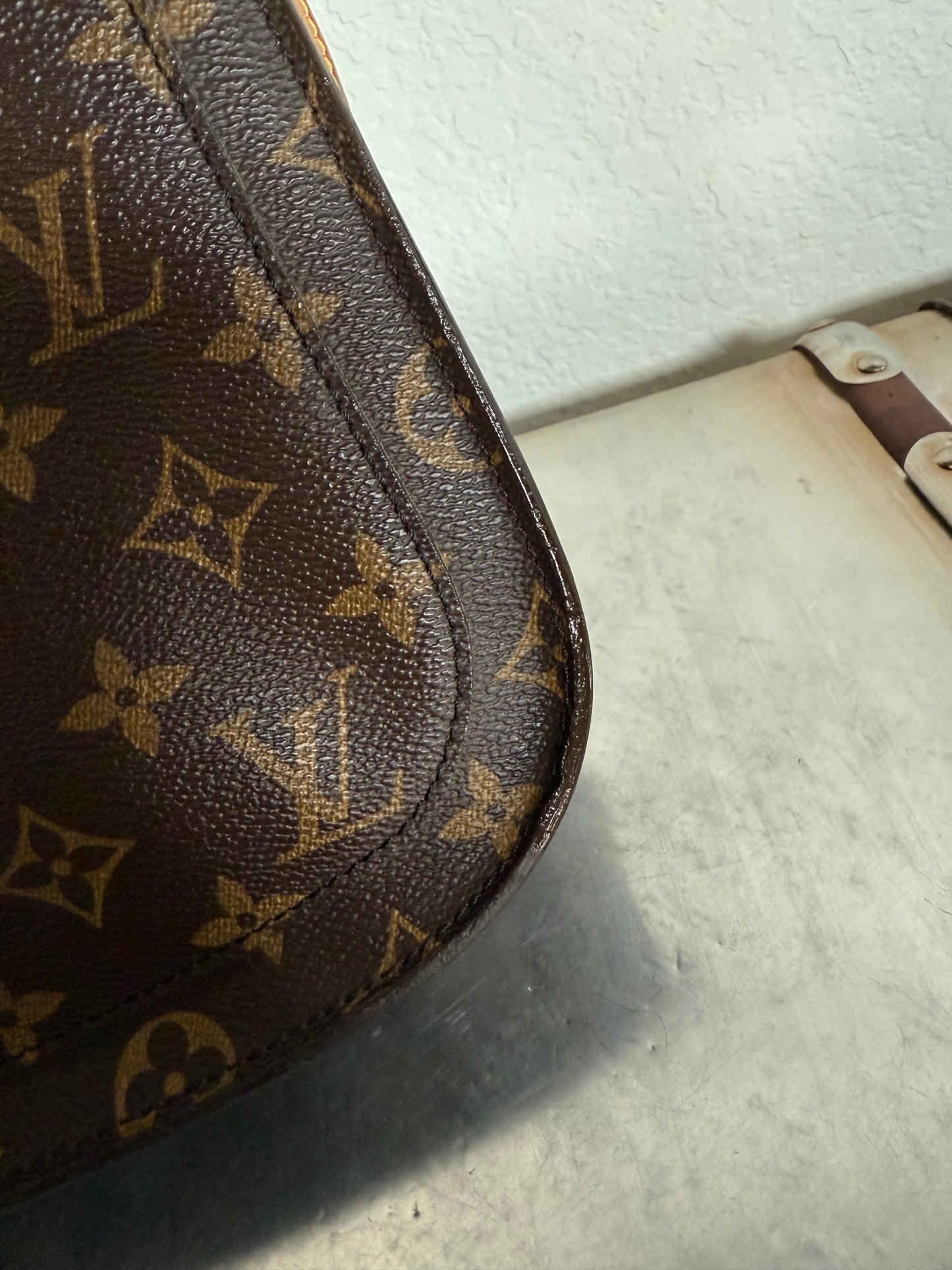 Pre-owned Authentic Louis Vuitton Saint Cloud GM Monogram Crossbody Bag