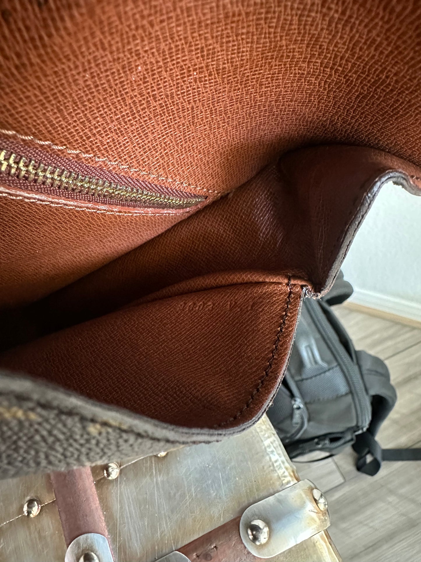 Pre-owned Authentic Louis Vuitton Saint Cloud GM Monogram Crossbody Bag