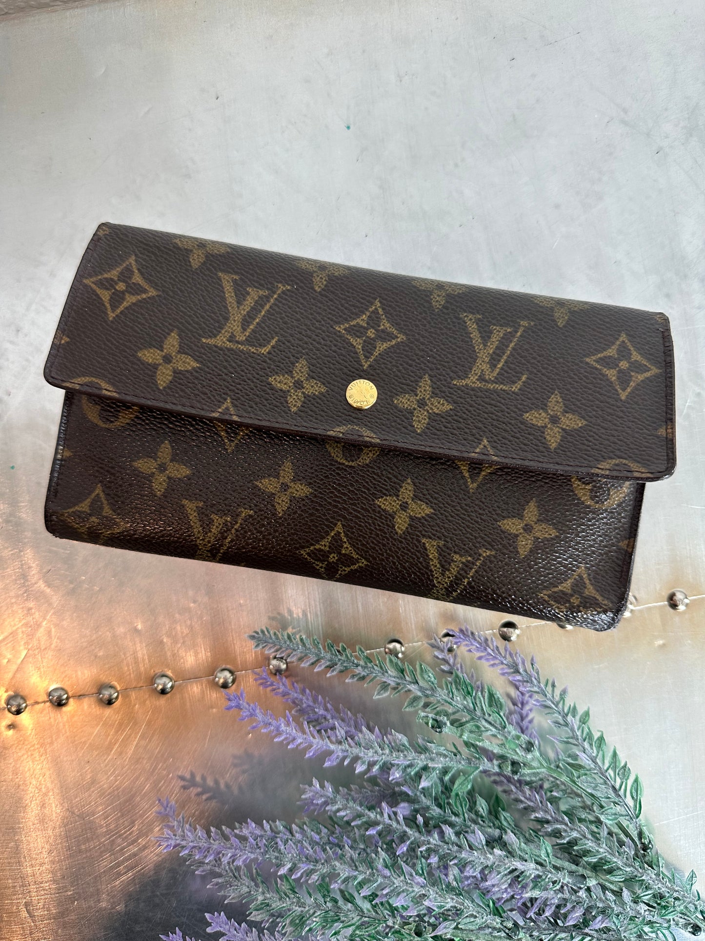 Pre-owned Authentic Louis Vuitton Portefeuille International Monogram Wallet