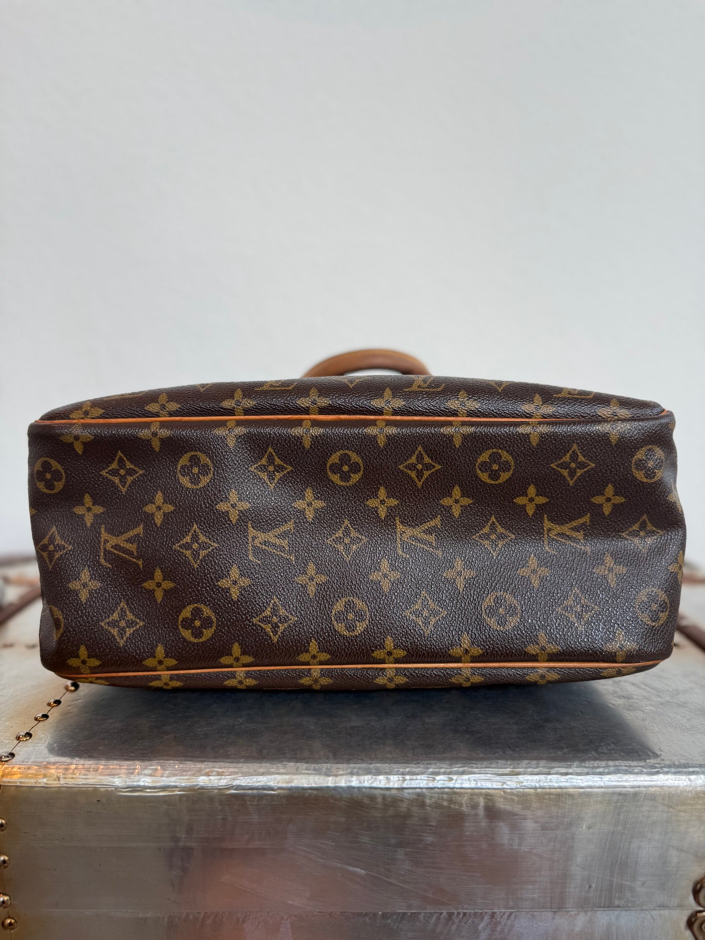 Pre-owned Authentic Louis Vuitton Deauville Monogram Handbag