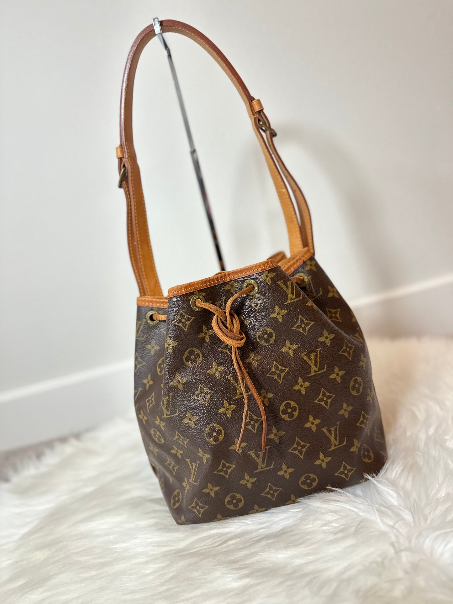 Pre-owned Authentic Louis Vuitton Petite Noe Monogram
Shoulder Bag
