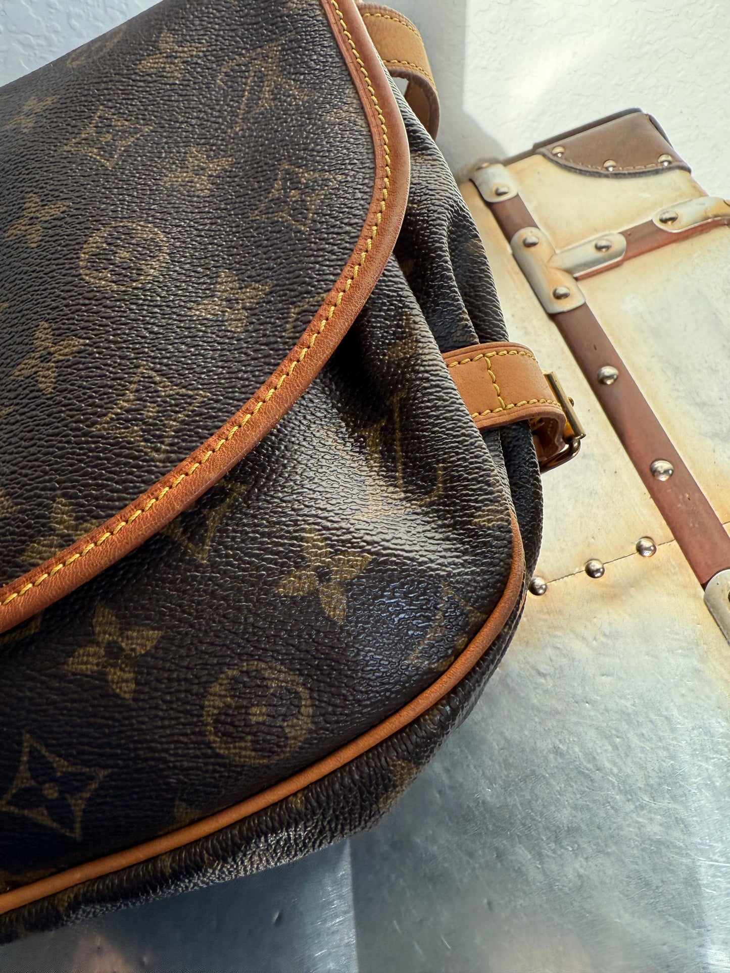 Pre-owned Authentic Louis Vuitton Saumur 30 Monogram Crossbody Bag