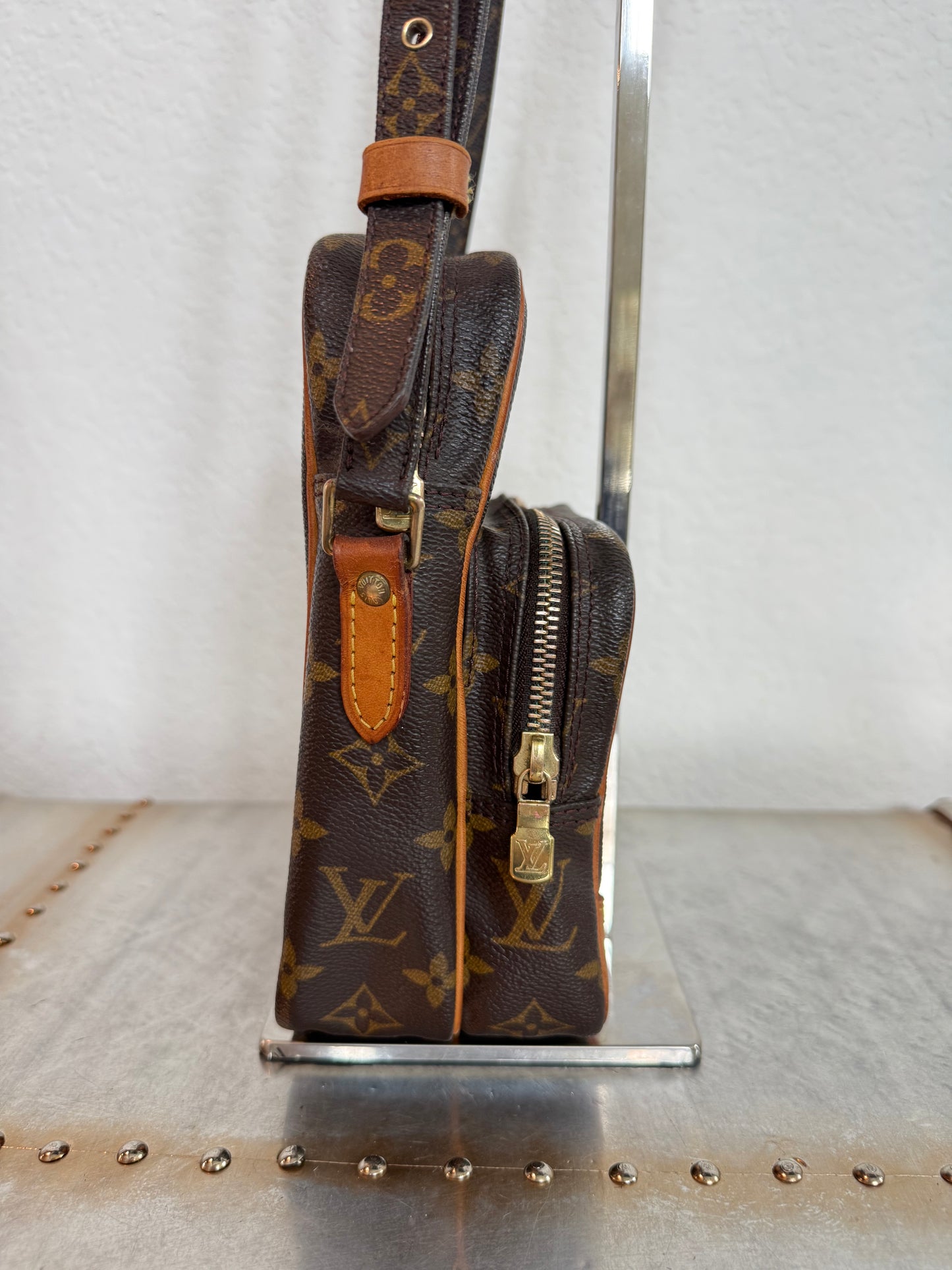 Pre-owned Authentic Louis Vuitton Amazon Monogram Crossbody Bag