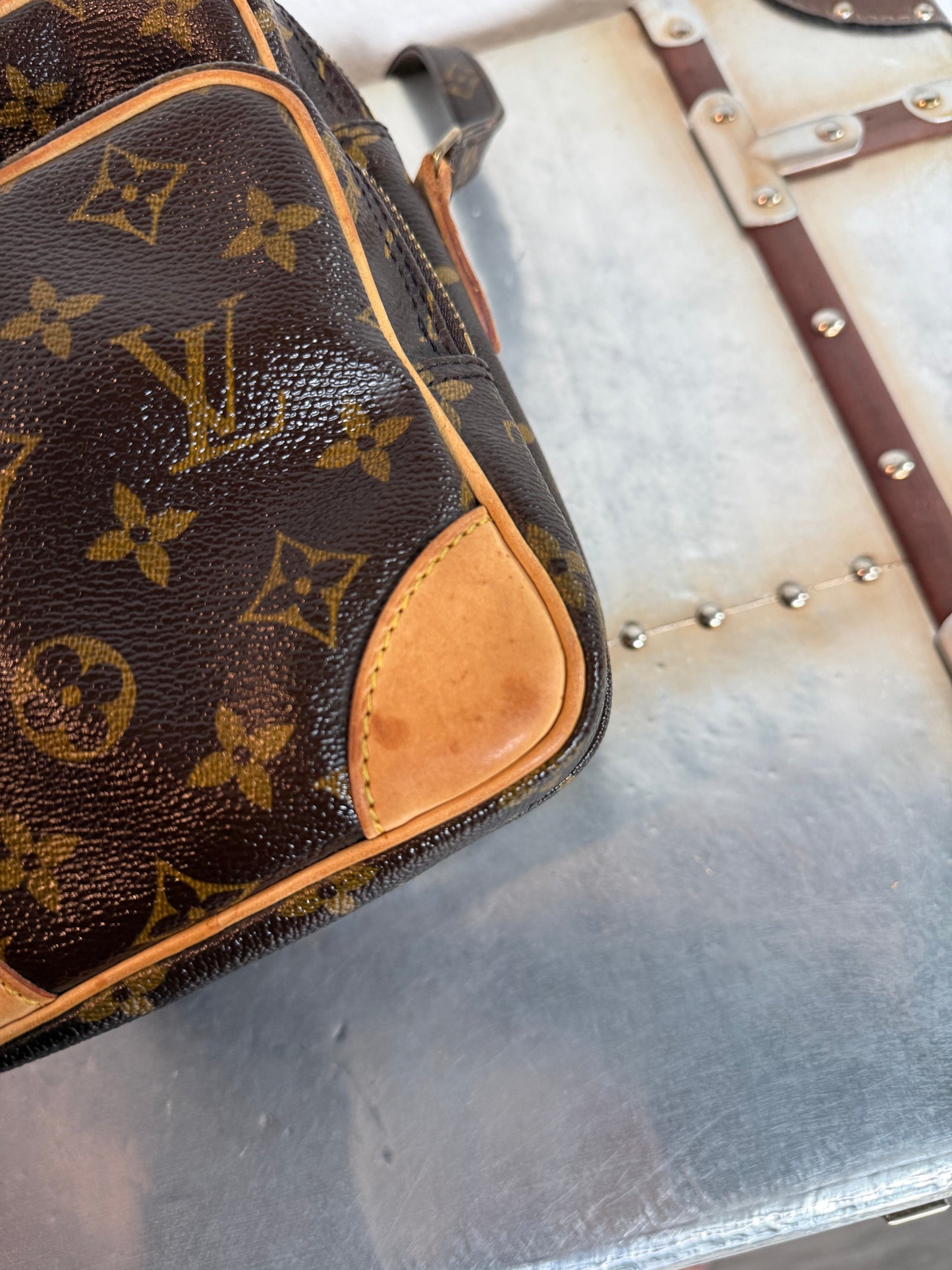 Pre-owned Authentic Louis Vuitton Amazon Monogram Crossbody Bag
