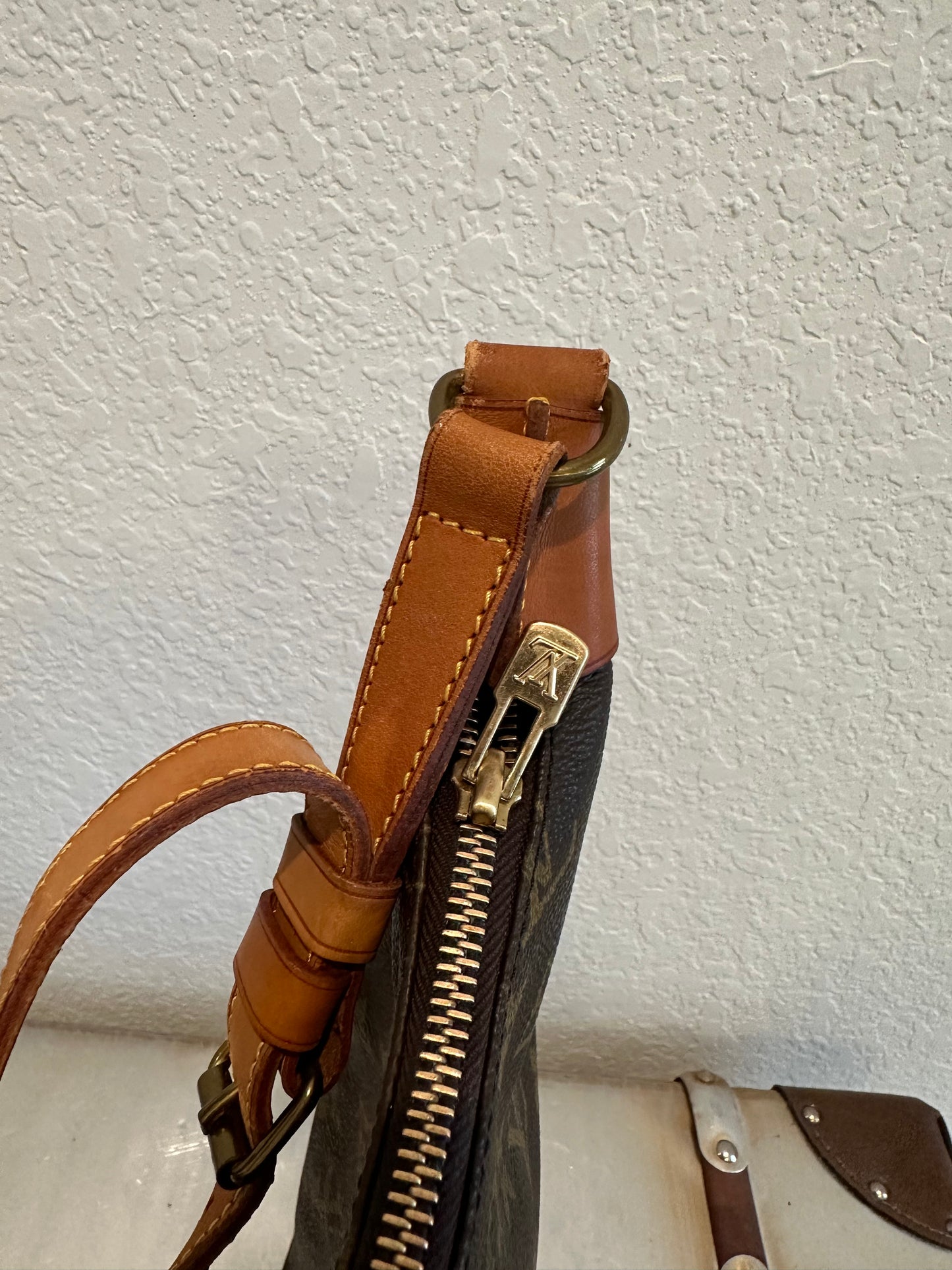 Pre-owned Authentic Louis Vuitton Boulogne 35 Monogram Shoulder Bag