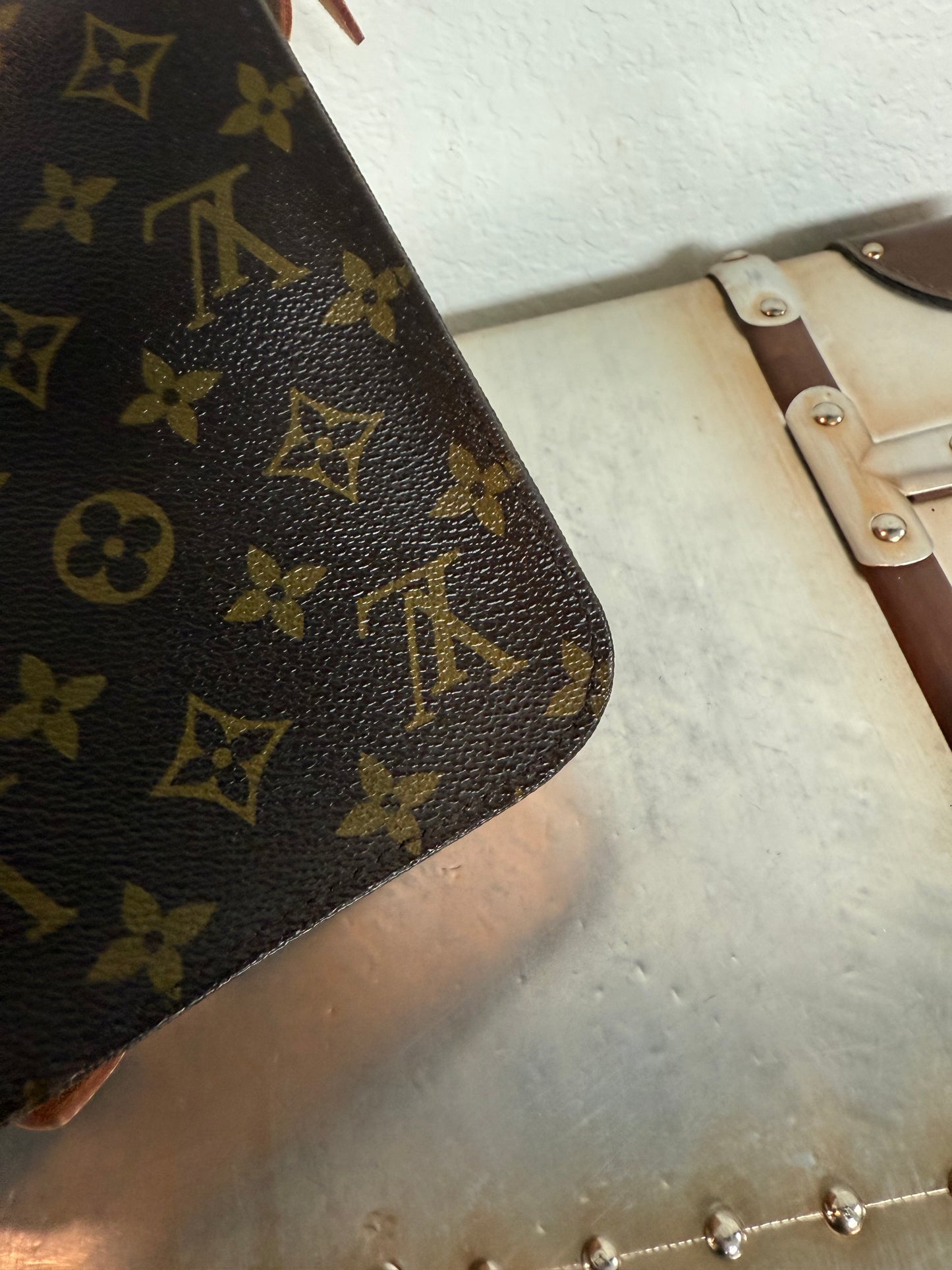 Pre-owned Louis Vuitton Cartouchiere MM Monogram Shoulder / Crossbody Bag