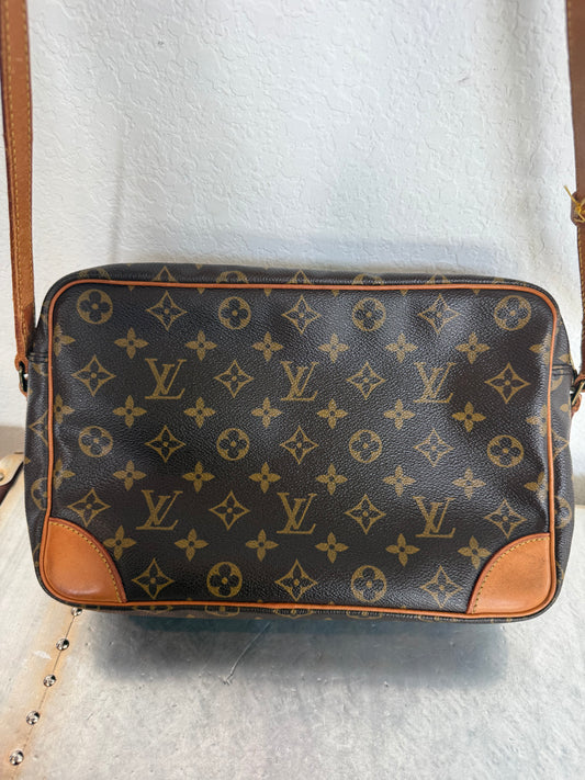 Pre-owned Louis Vuitton Trocadero 30 Monogram Shoulder / Crossbody Bag