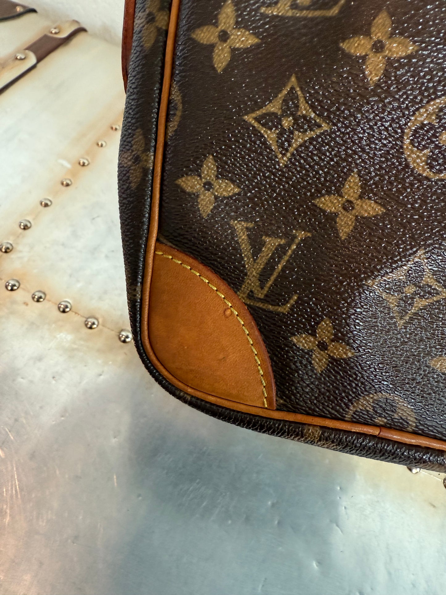 Pre-owned Authentic Louis Vuitton Danube Monogram Crossbody Bag