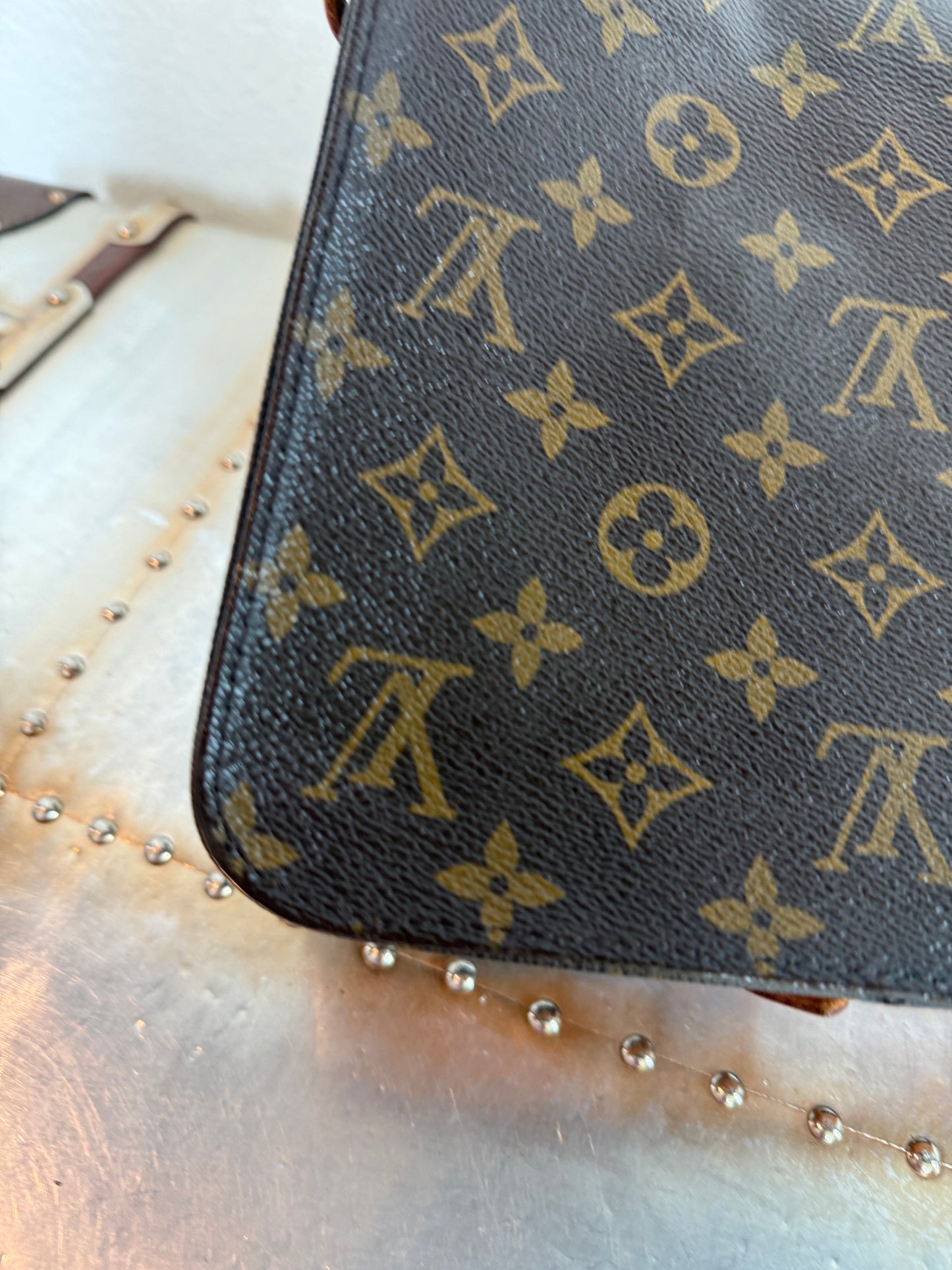 Pre-owned Louis Vuitton Cartouchiere MM Monogram Shoulder / Crossbody Bag