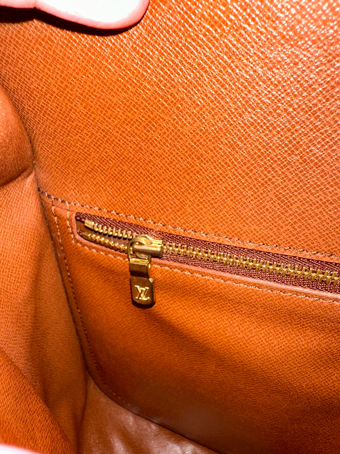 Pre-owned Authentic Louis Vuitton Saint Cloud GM Monogram Crossbody Bag
