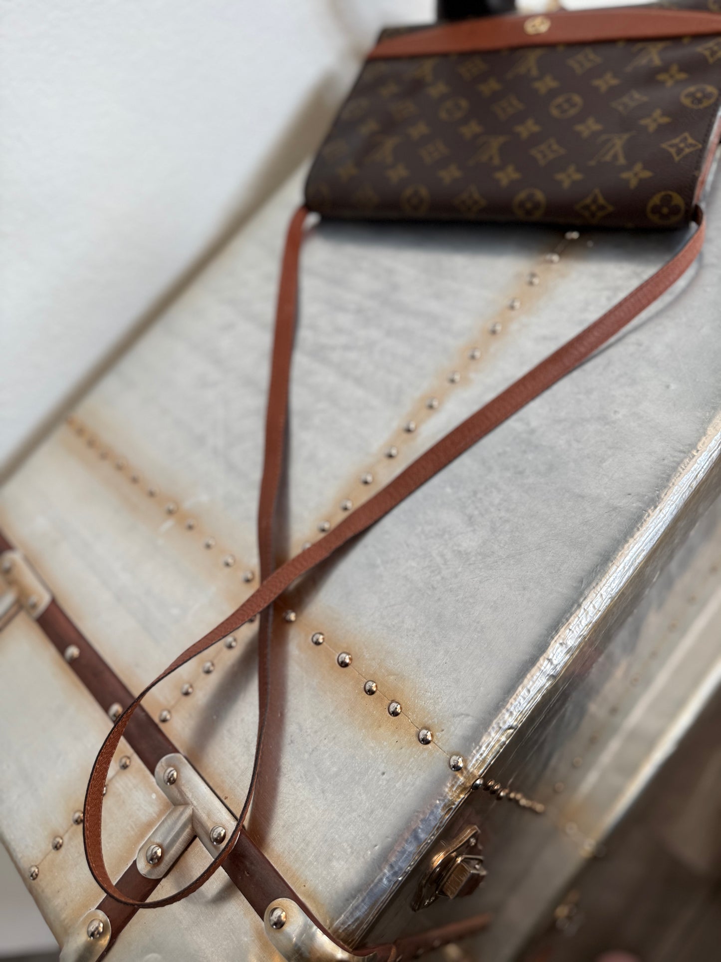 Pre-owned Authentic Louis Vuitton Bordeaux 27 2-Way Clutch / Shoulder Bag