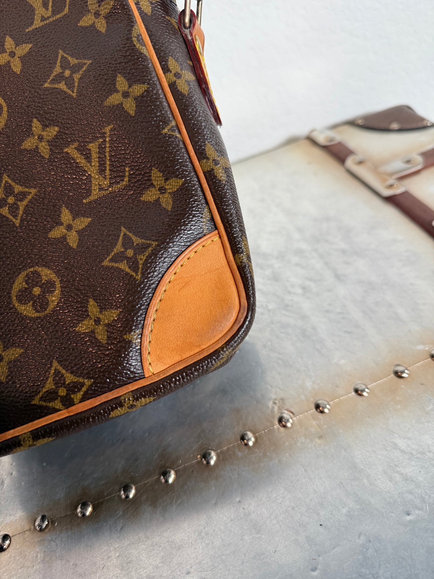 Pre-owned Authentic Louis Vuitton Amazon Monogram Crossbody Bag